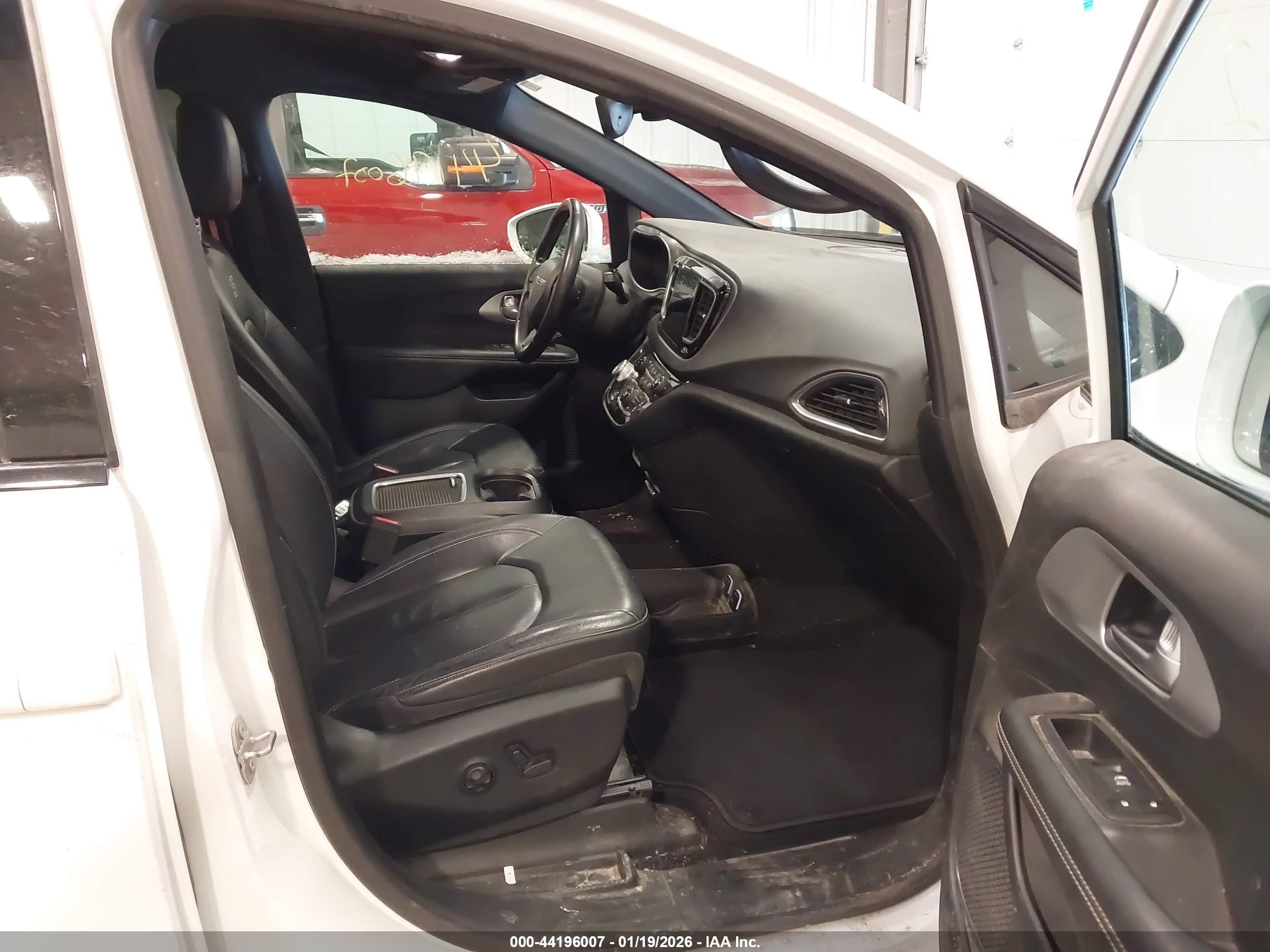 CHRYSLER PACIFICA image 5