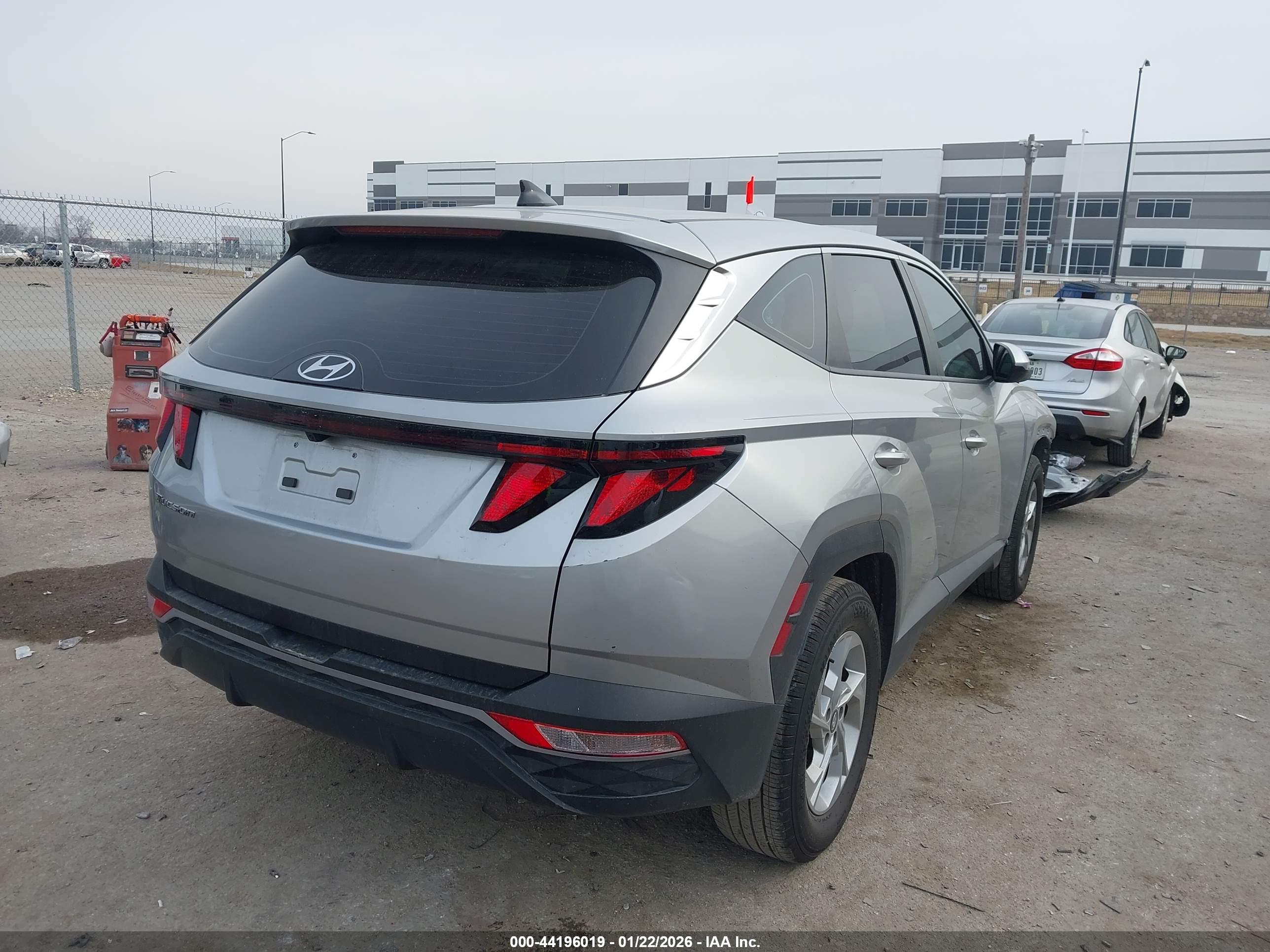 HYUNDAI TUCSON image 4