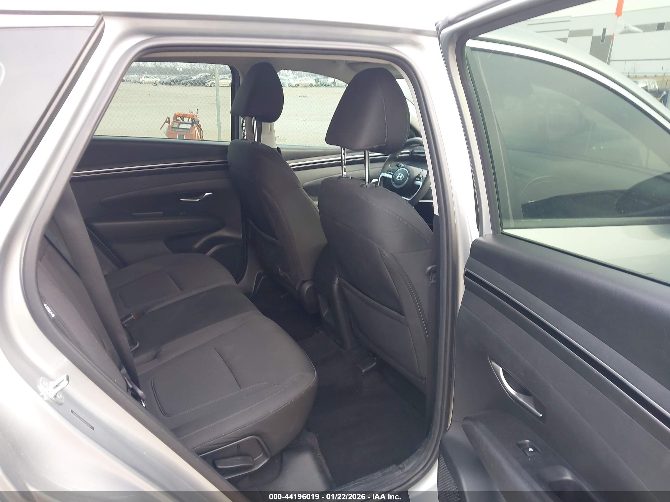 HYUNDAI TUCSON image 8