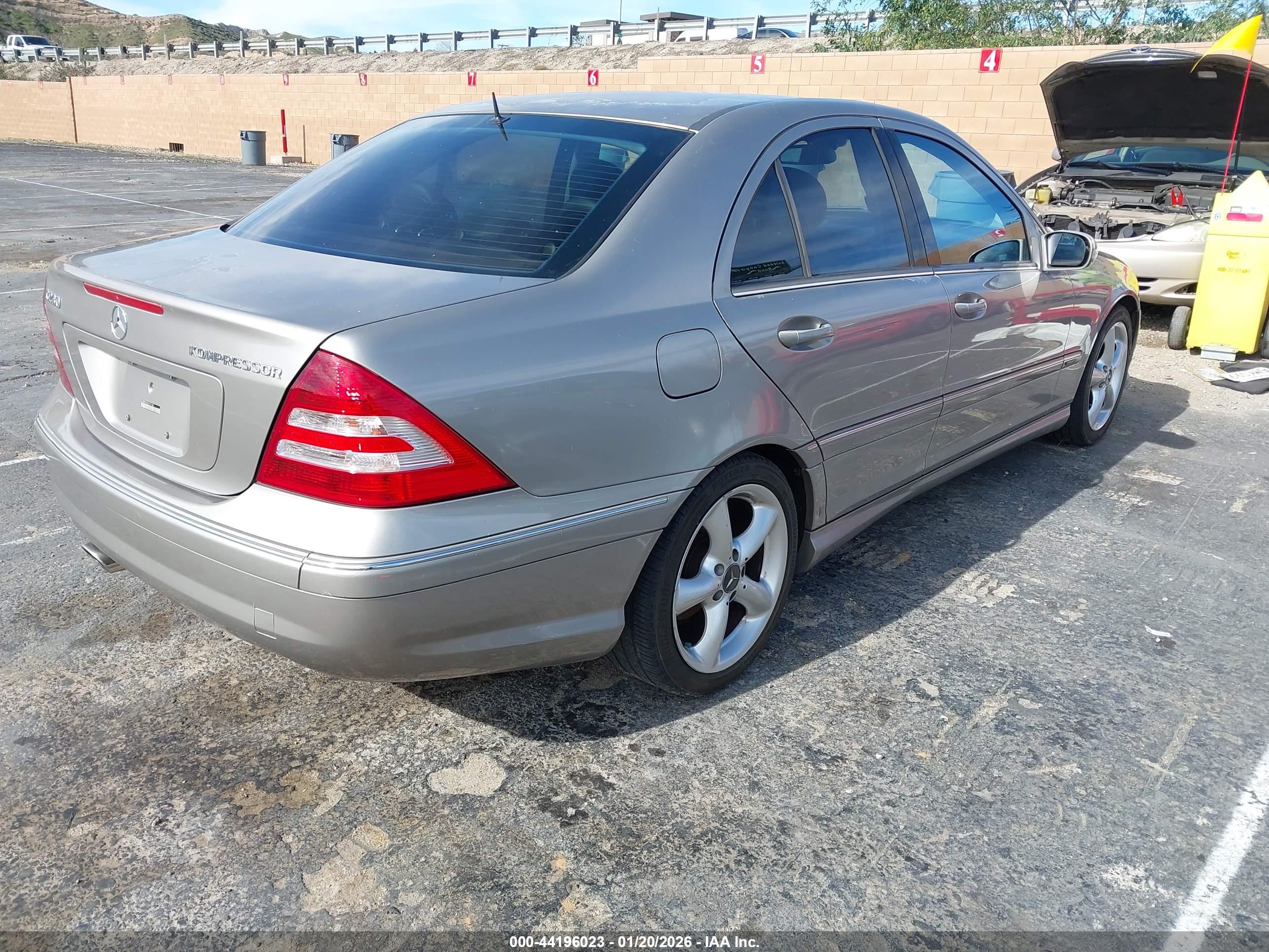 MERCEDES-BENZ C image 4
