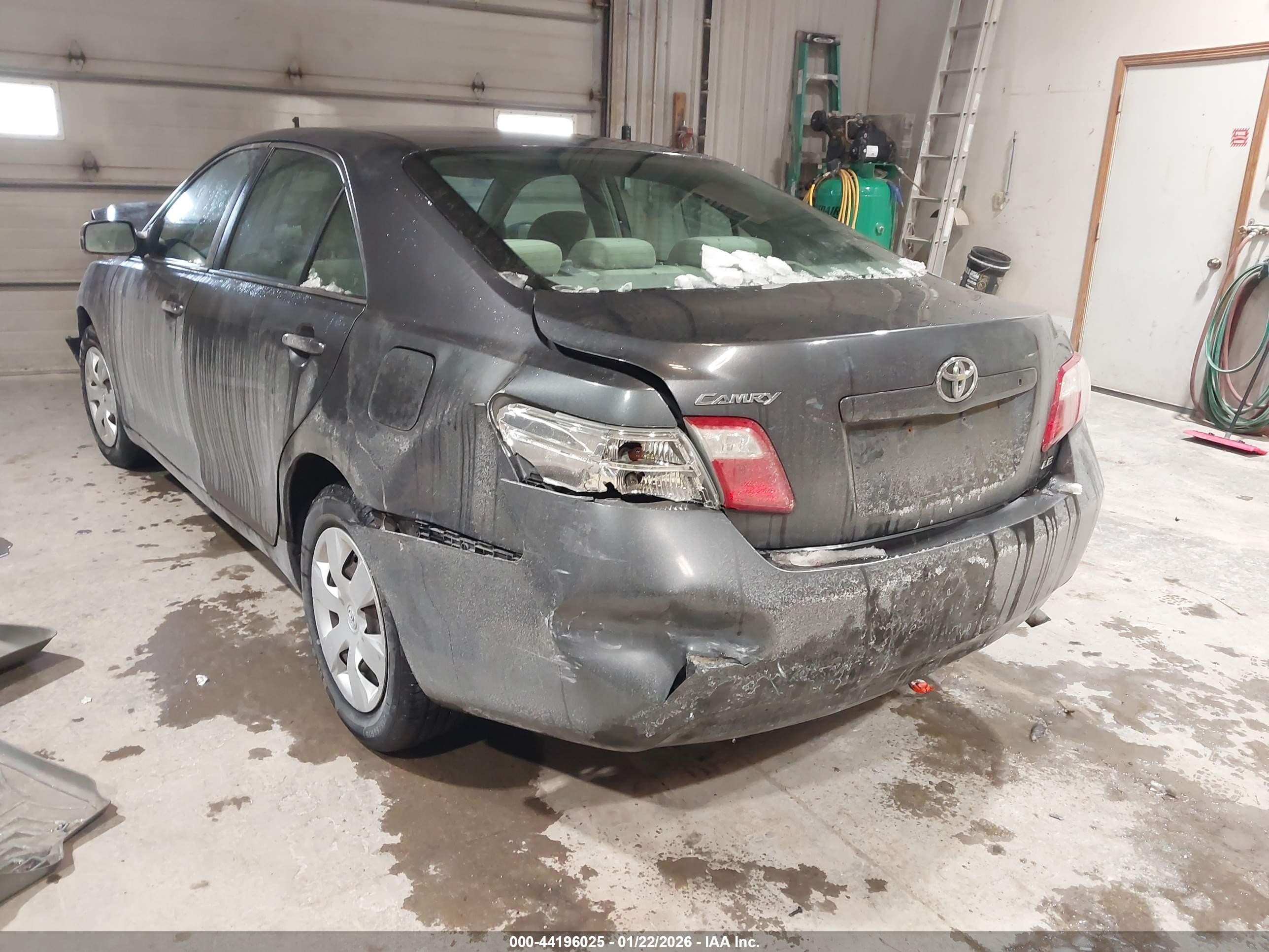 TOYOTA CAMRY image 3