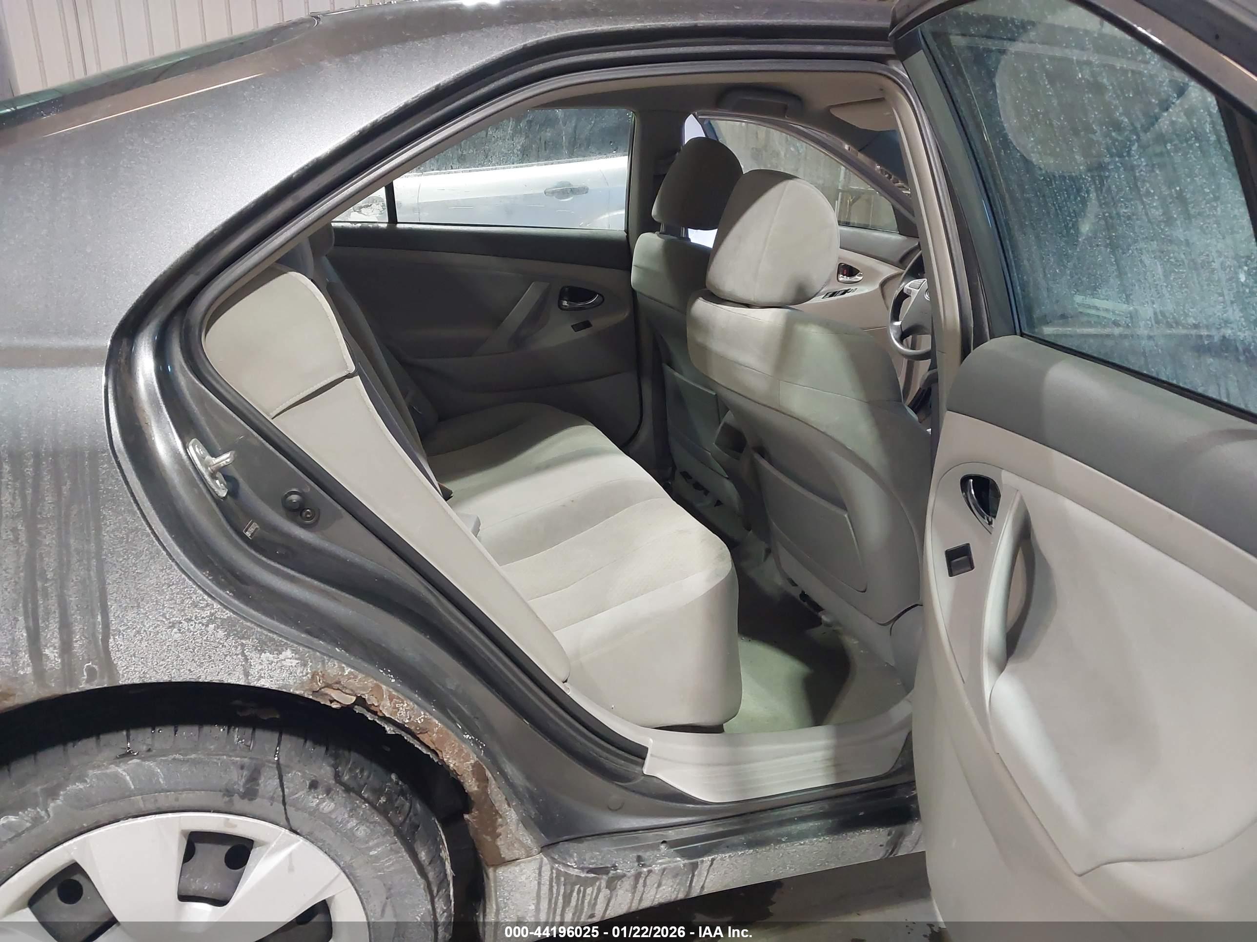 TOYOTA CAMRY image 8