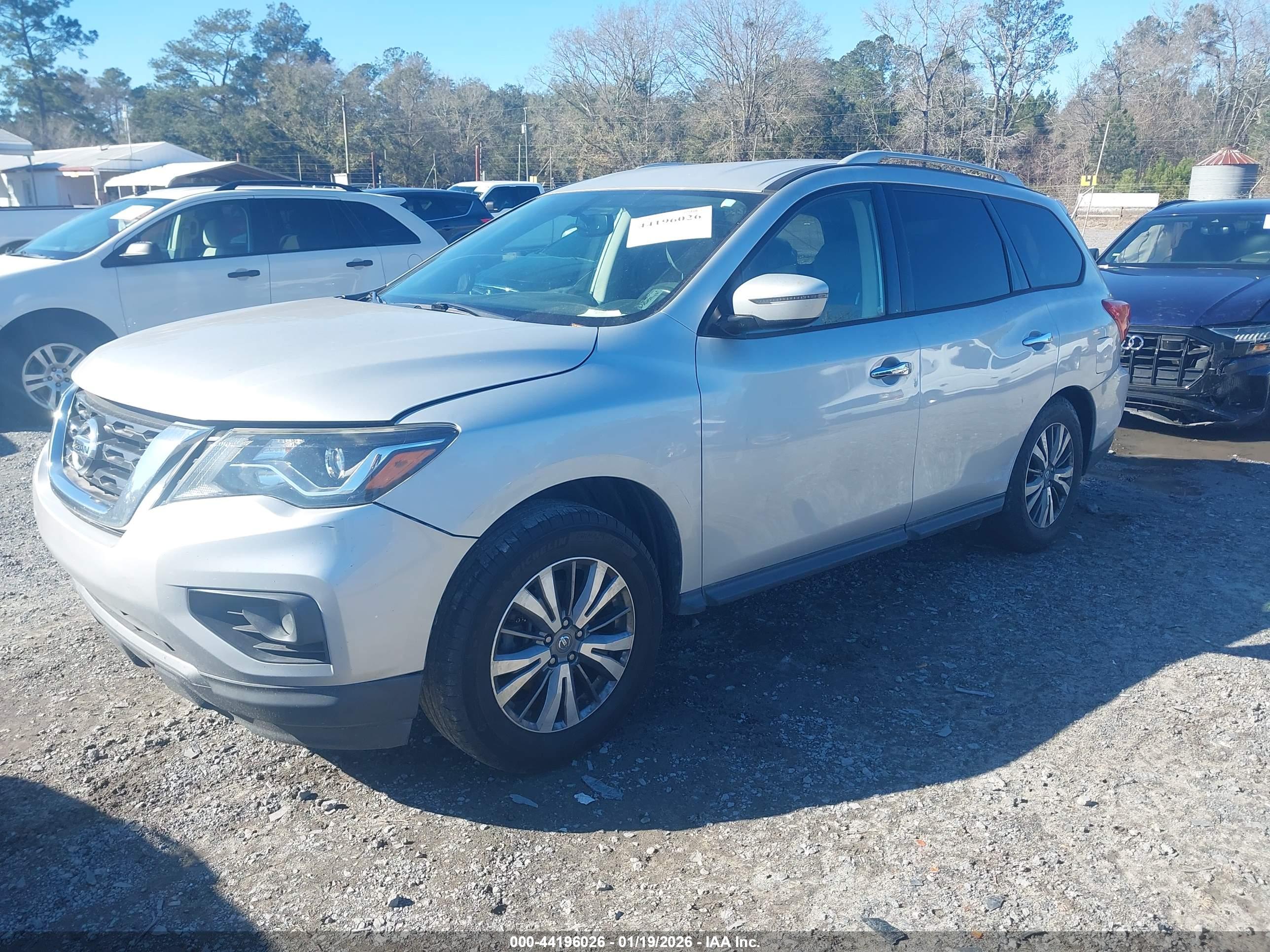 NISSAN PATHFINDER image 2
