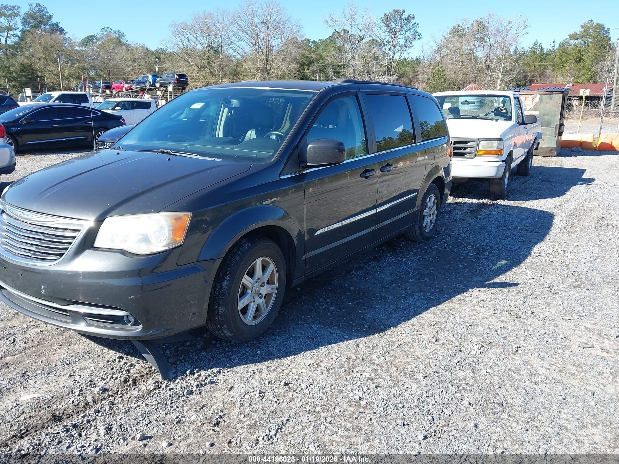 CHRYSLER TOWN image 2