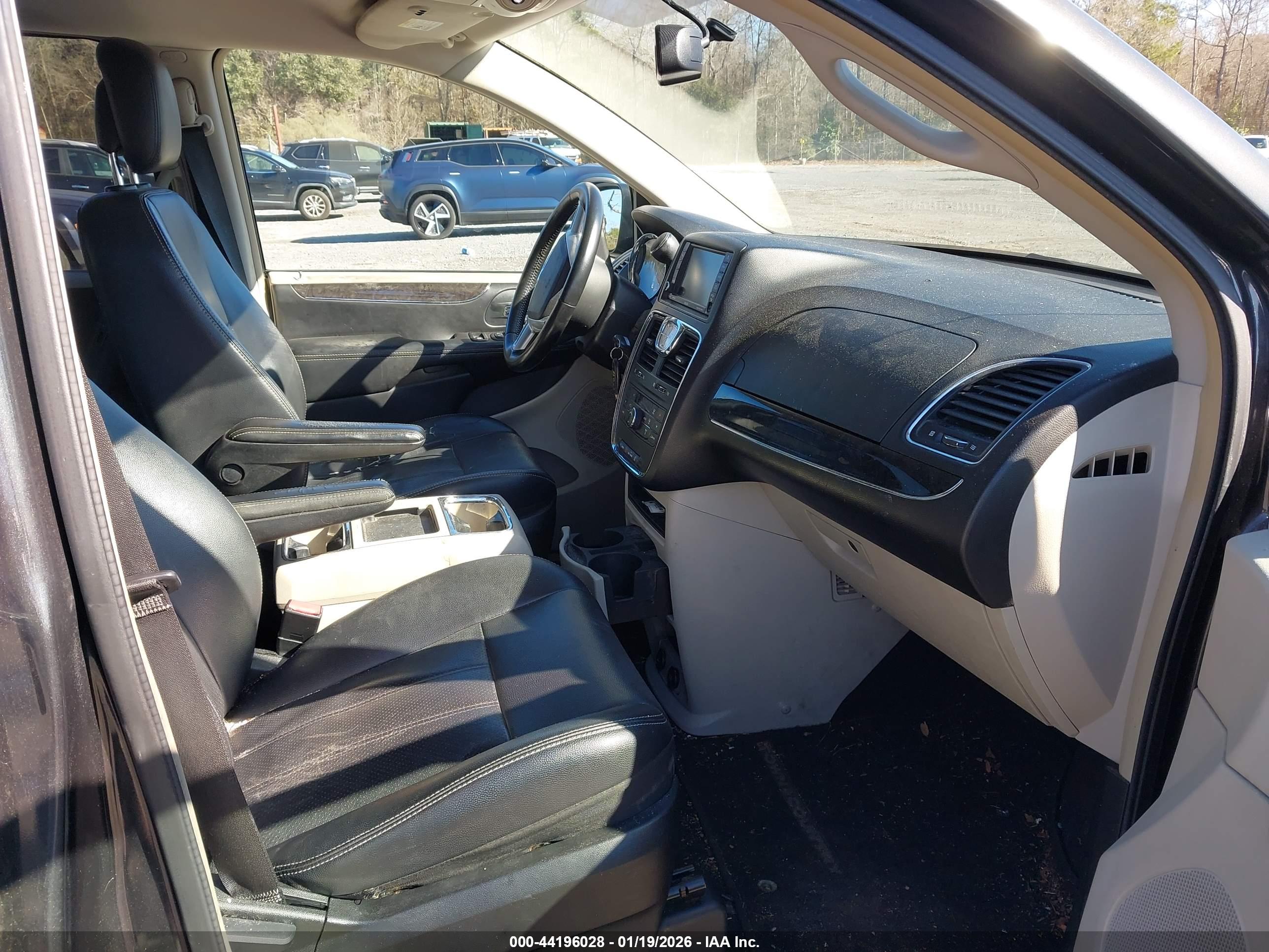 CHRYSLER TOWN image 5