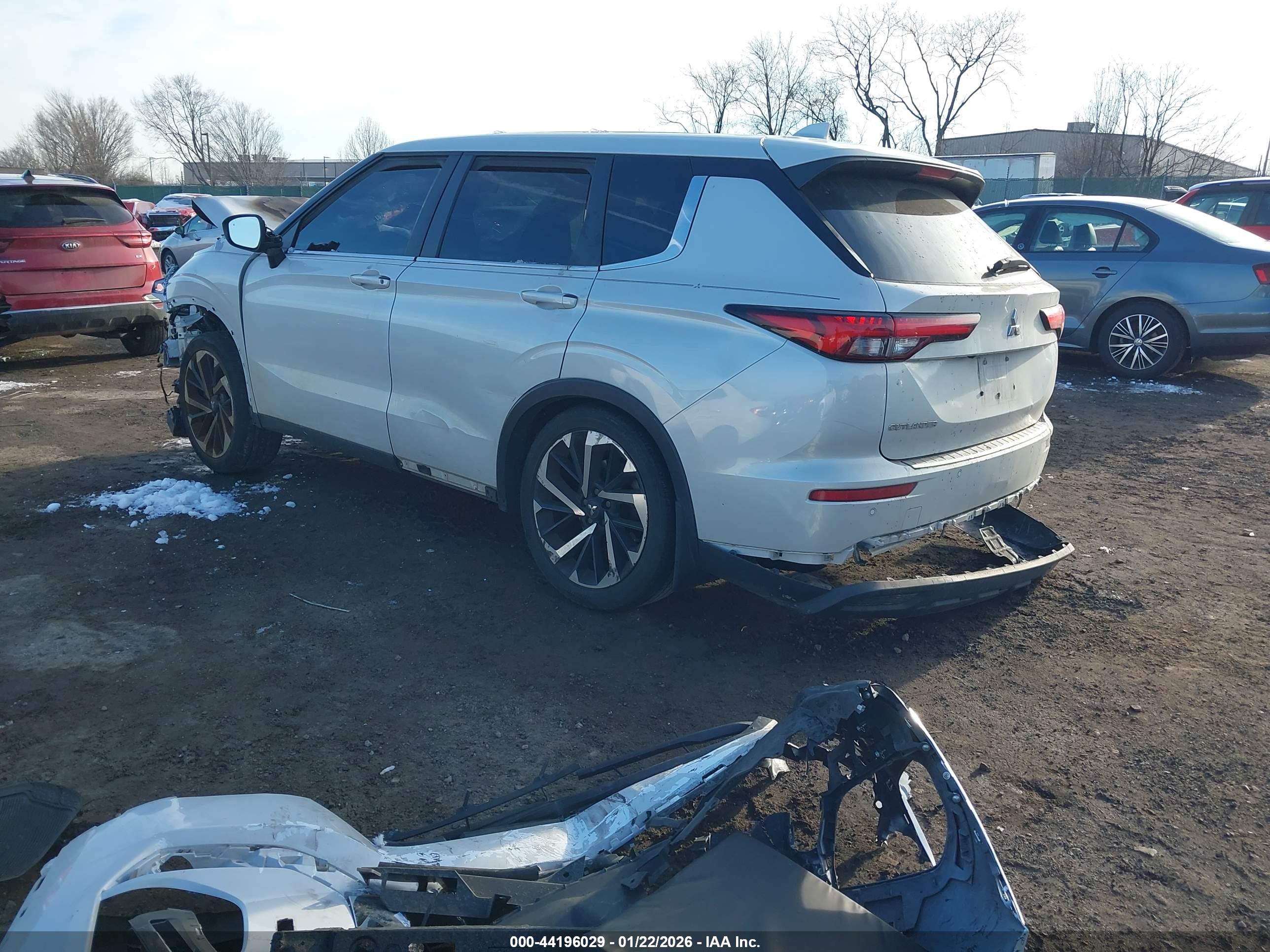 MITSUBISHI OUTLANDER image 3