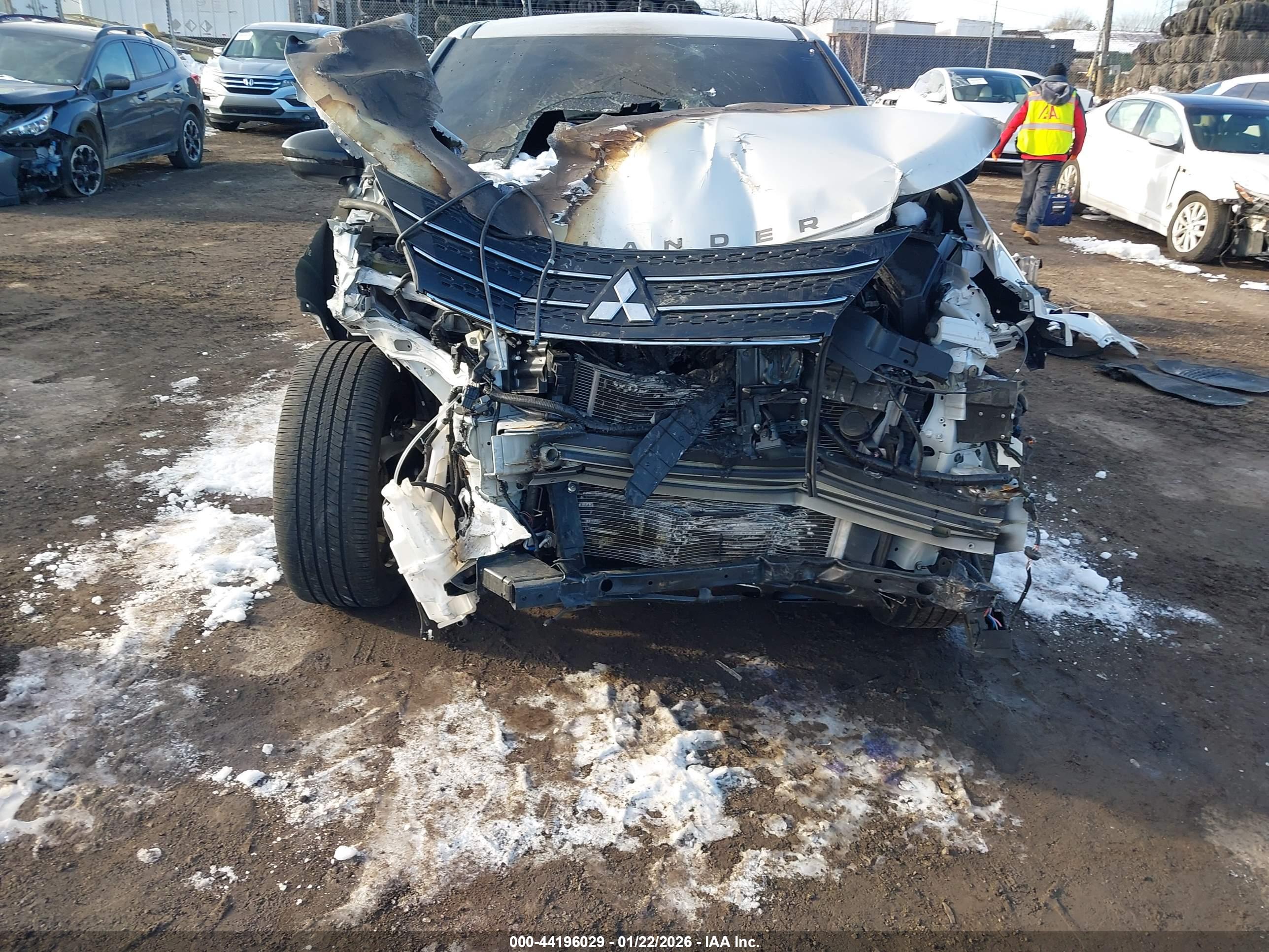 MITSUBISHI OUTLANDER image 6