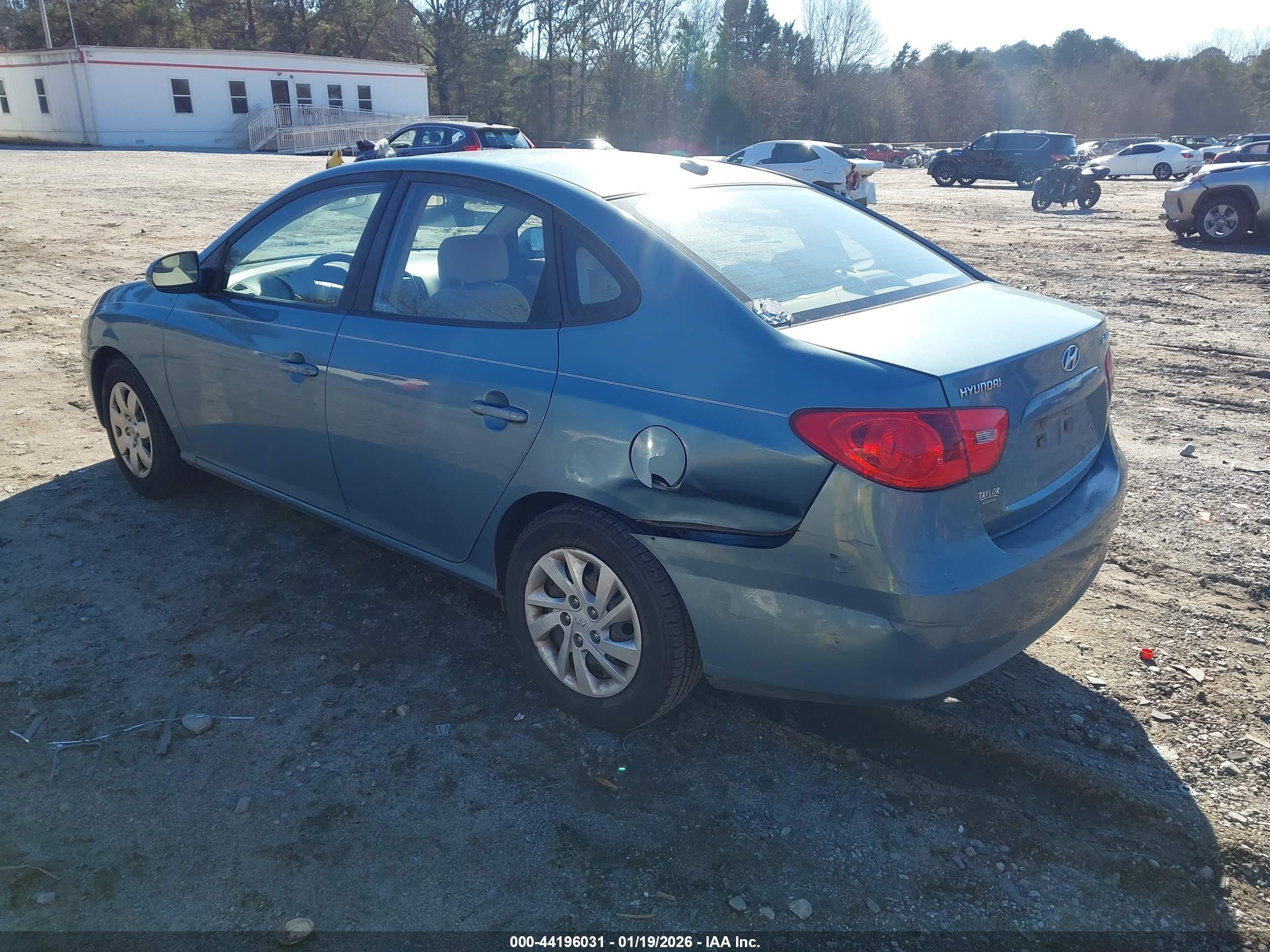 HYUNDAI ELANTRA image 3