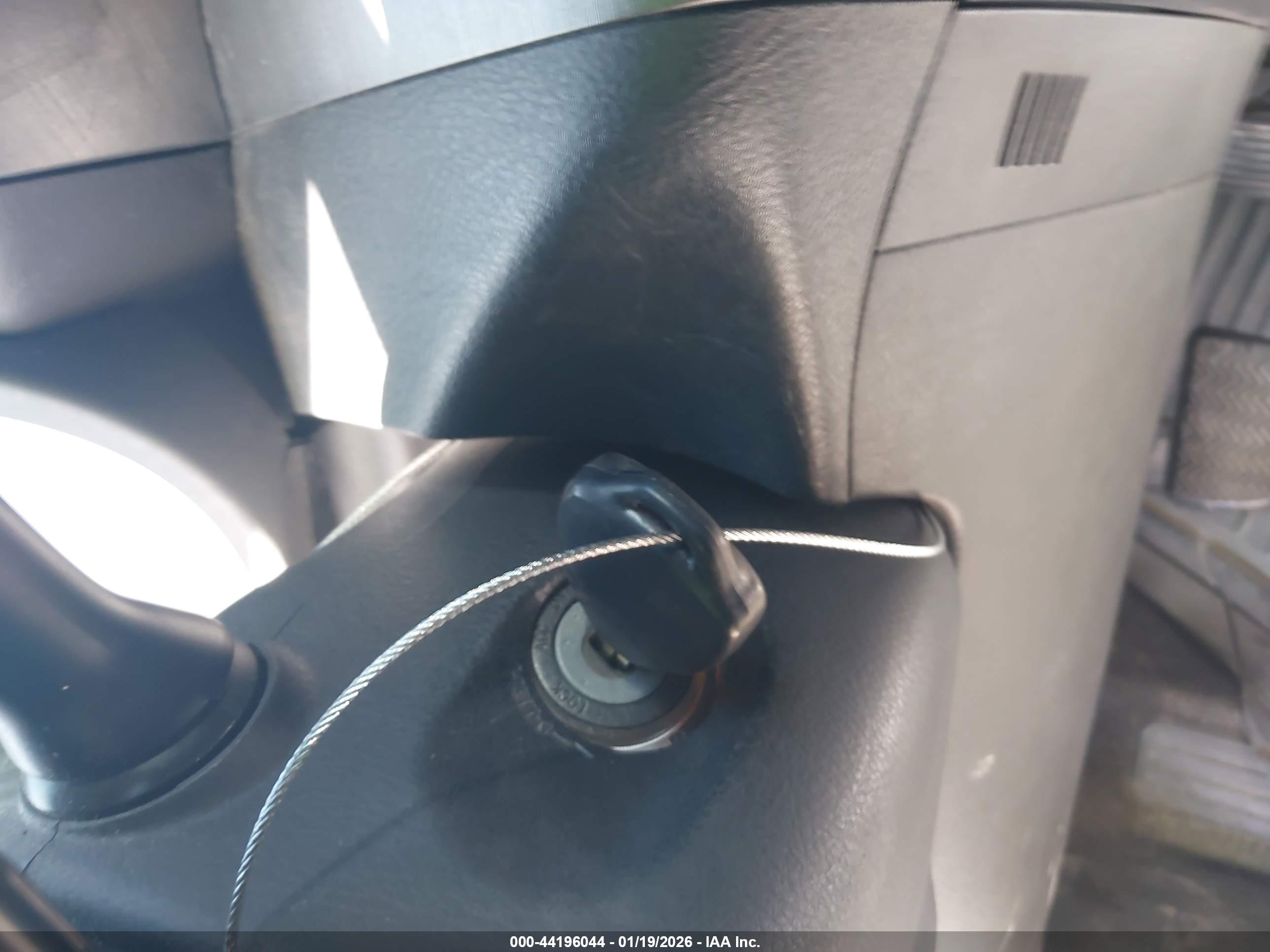 TOYOTA RAV4 image 11