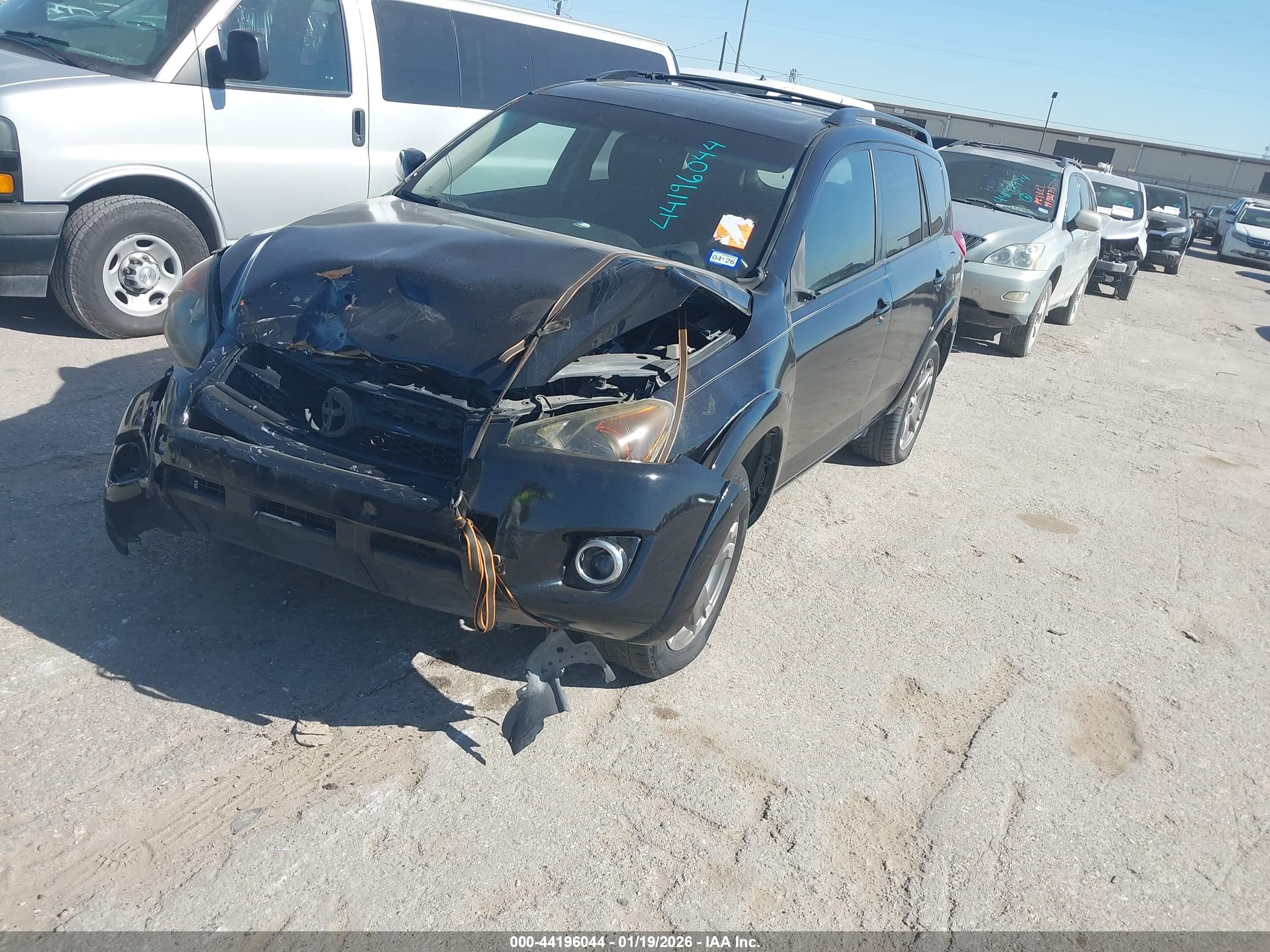 TOYOTA RAV4 image 2