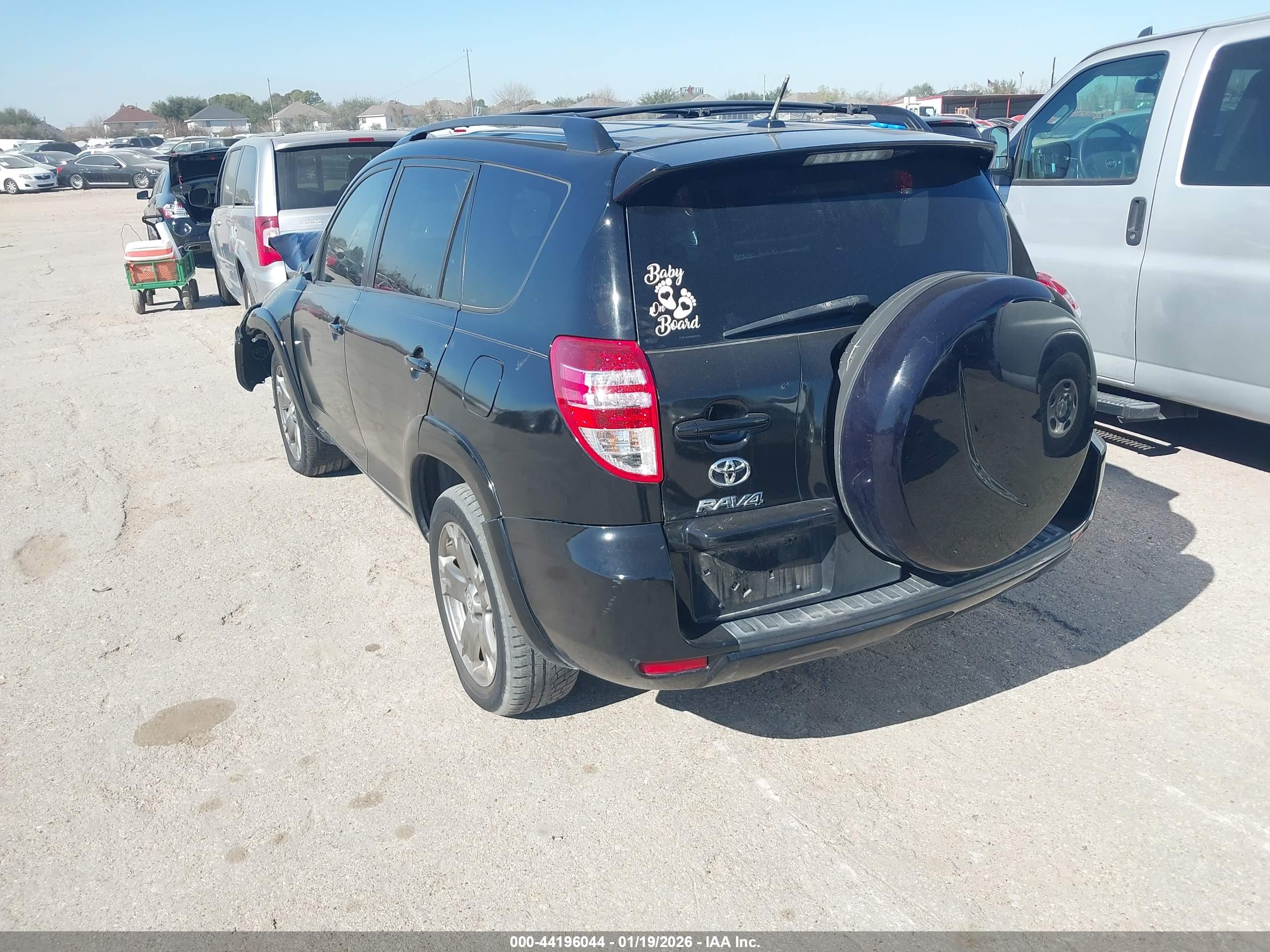 TOYOTA RAV4 image 3