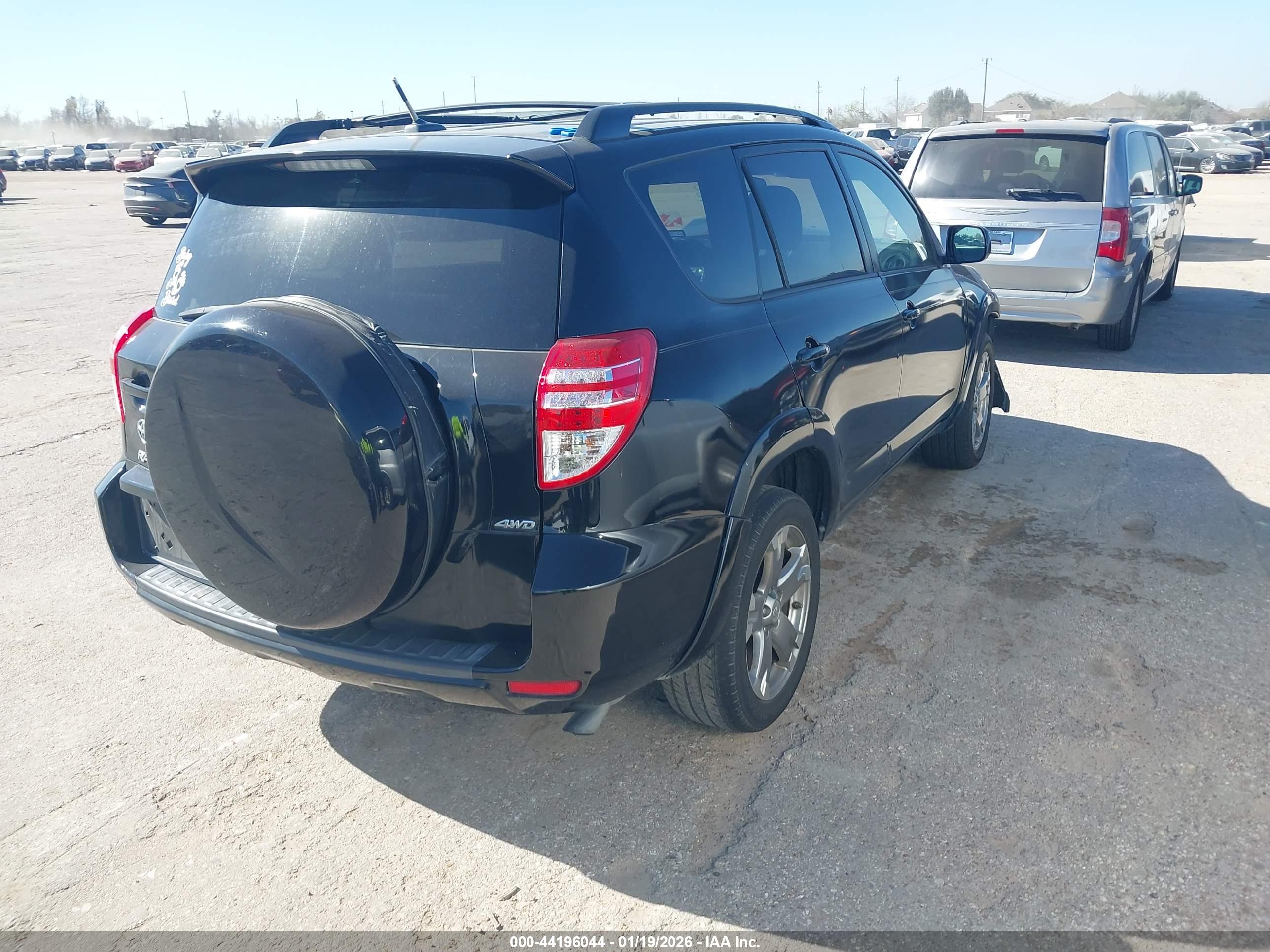 TOYOTA RAV4 image 4