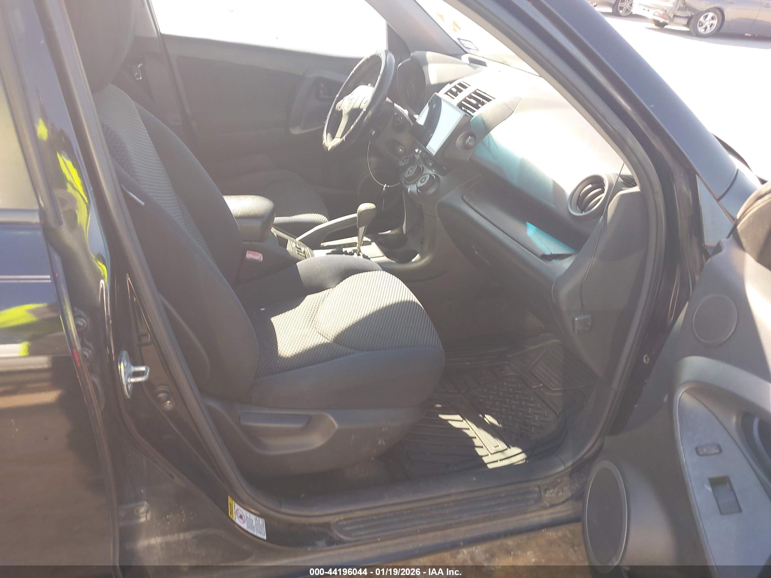 TOYOTA RAV4 image 5