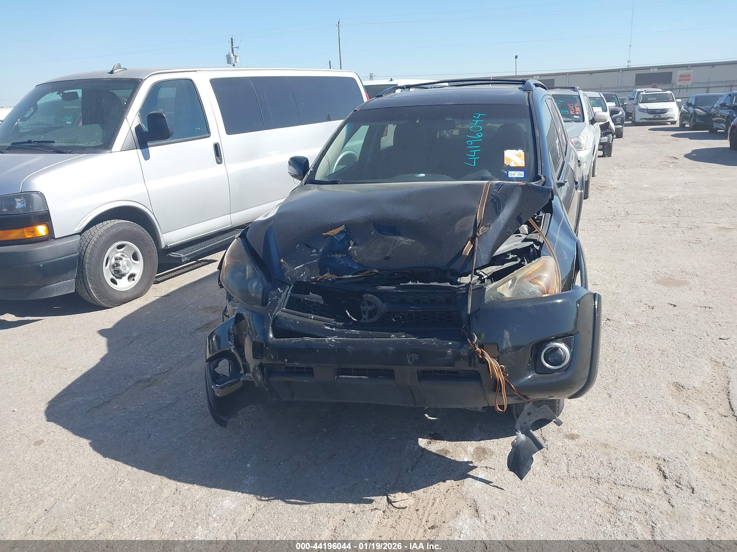 TOYOTA RAV4 image 6