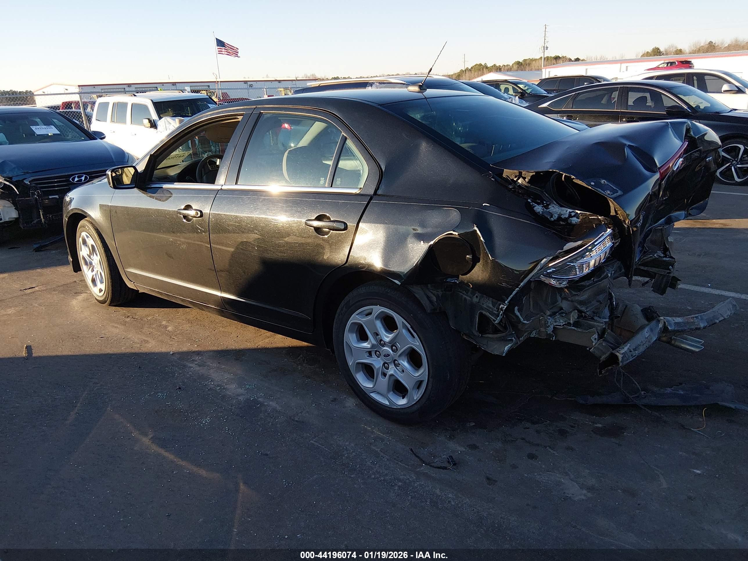 FORD FUSION image 3