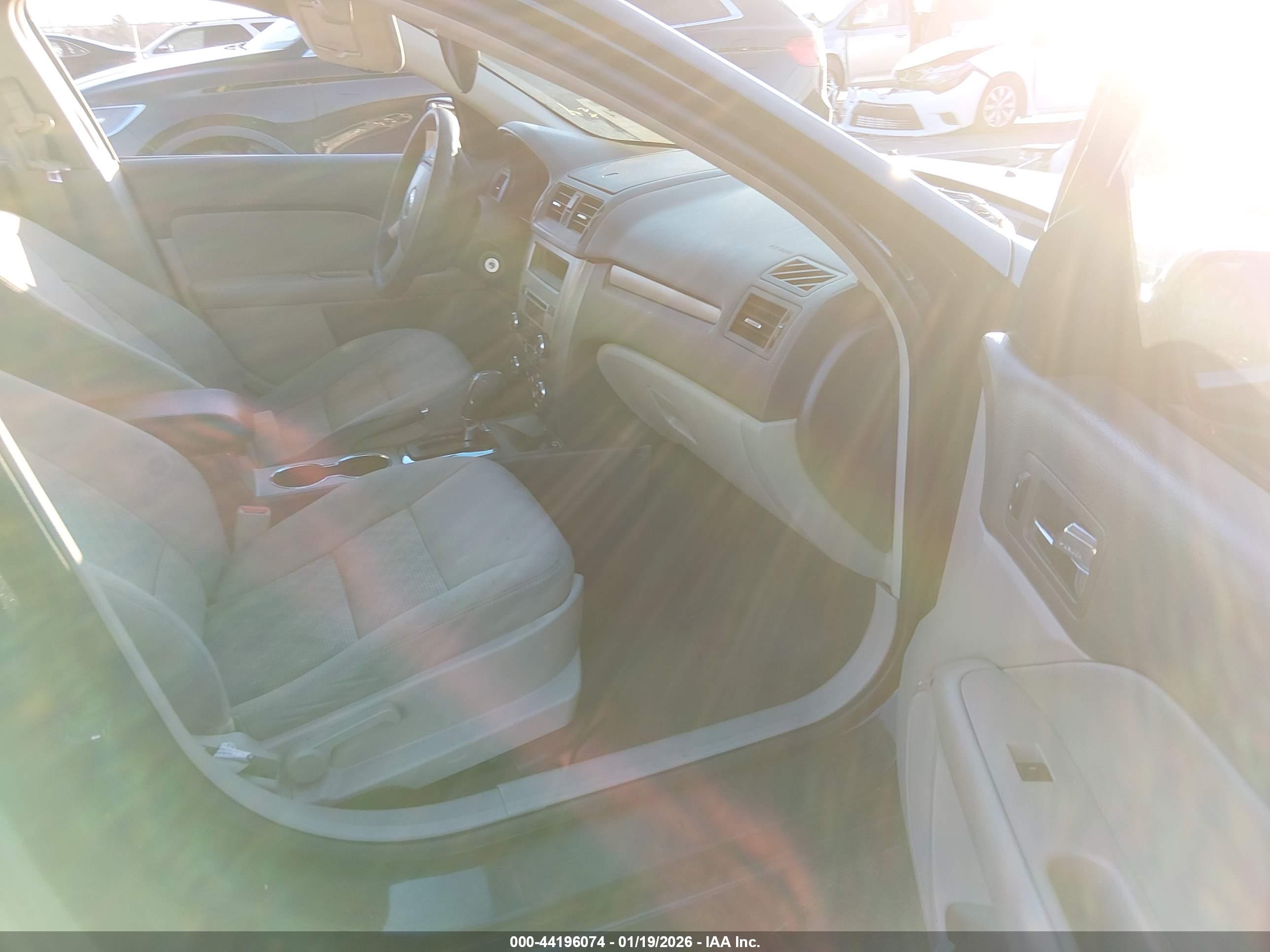 FORD FUSION image 5
