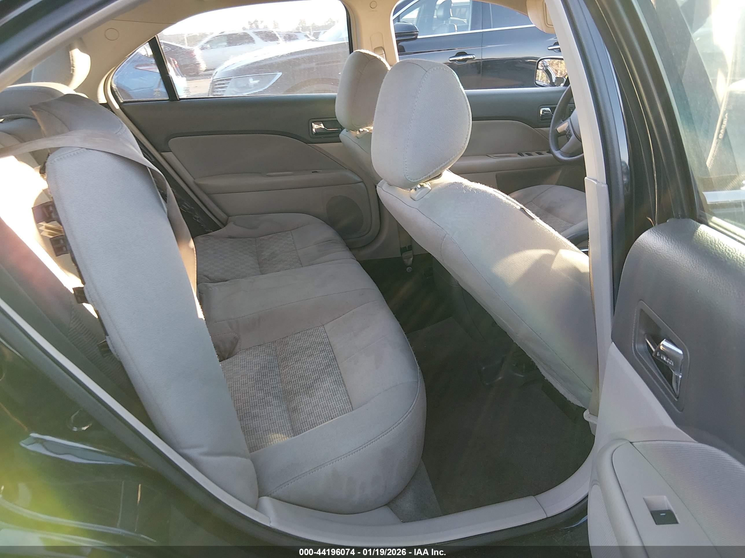 FORD FUSION image 8