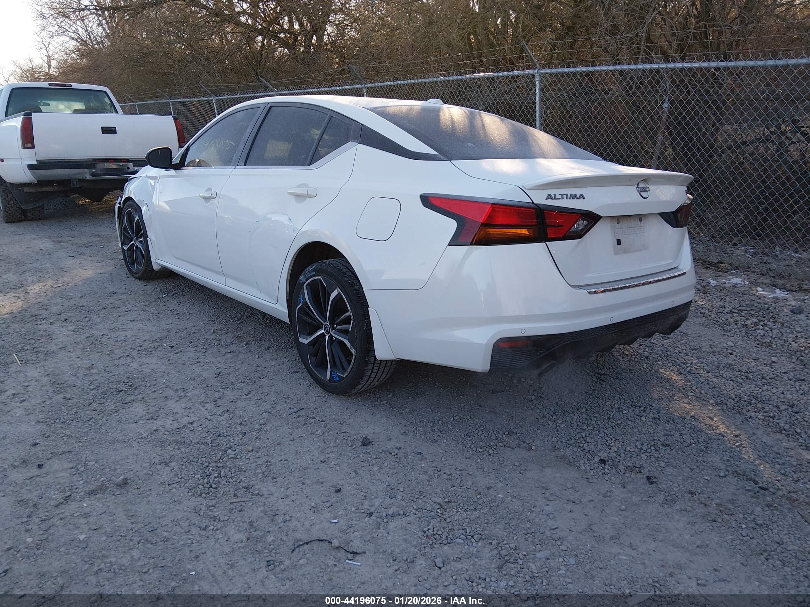 NISSAN ALTIMA image 3