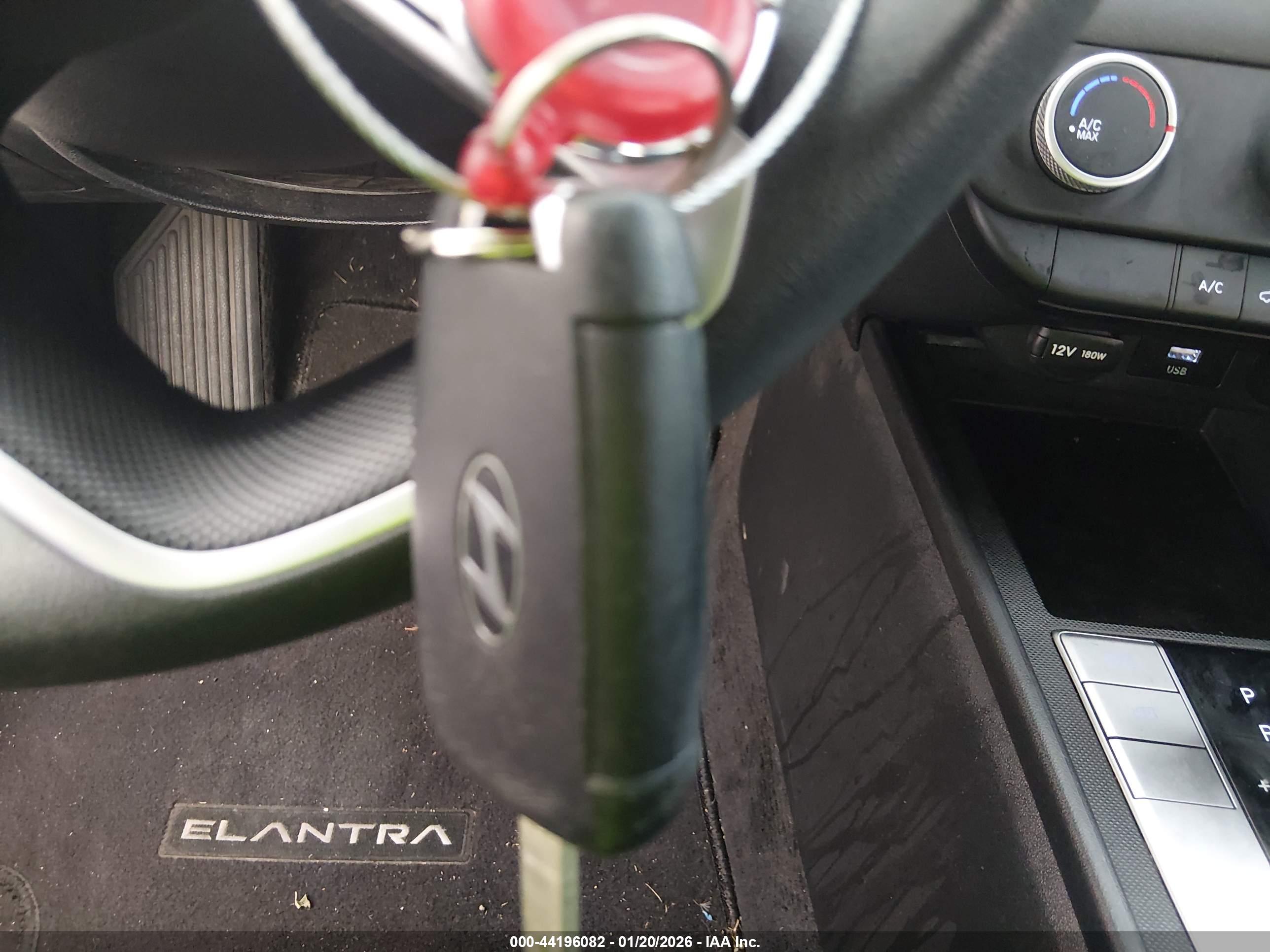 HYUNDAI ELANTRA image 11