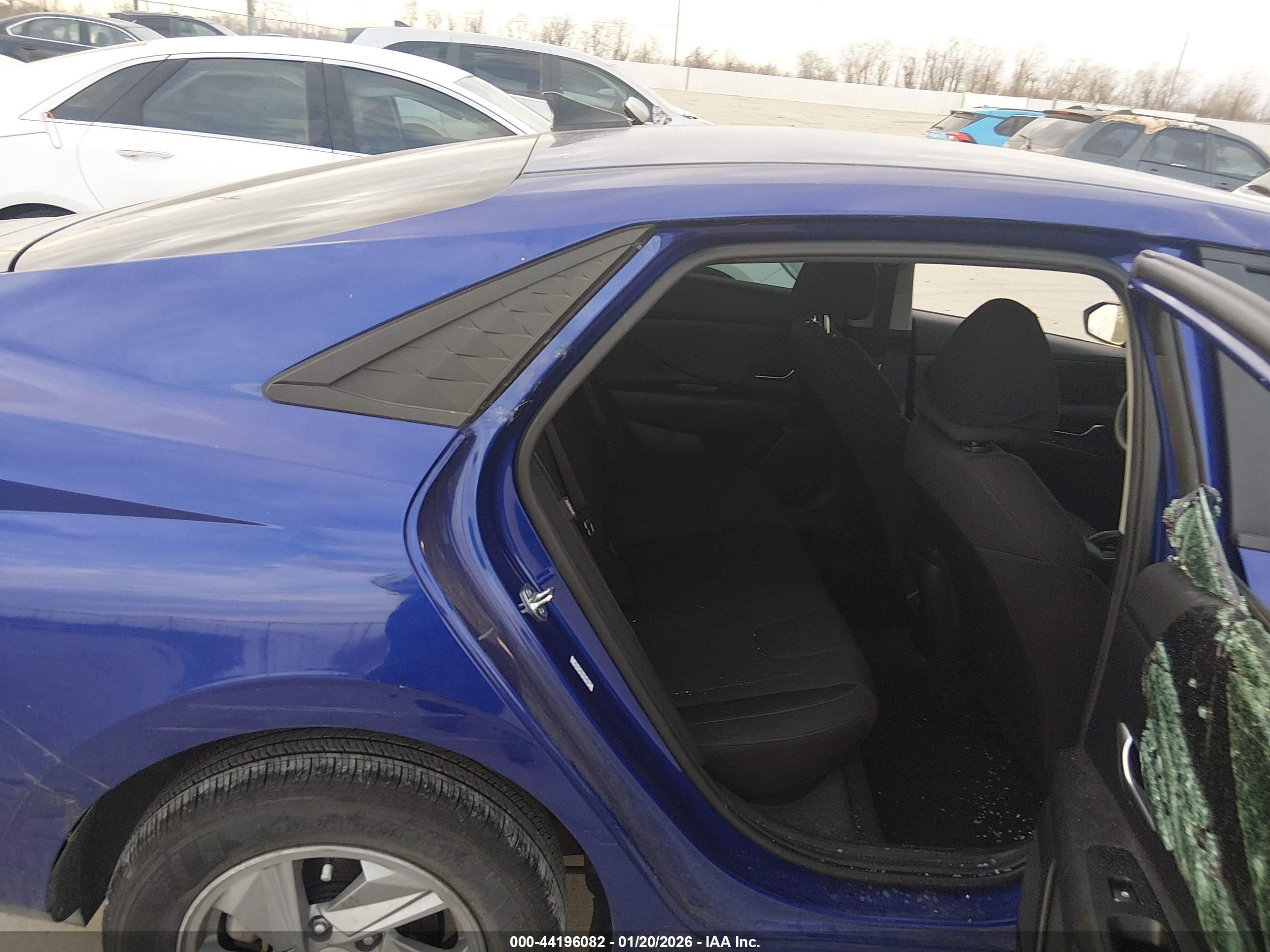 HYUNDAI ELANTRA image 8