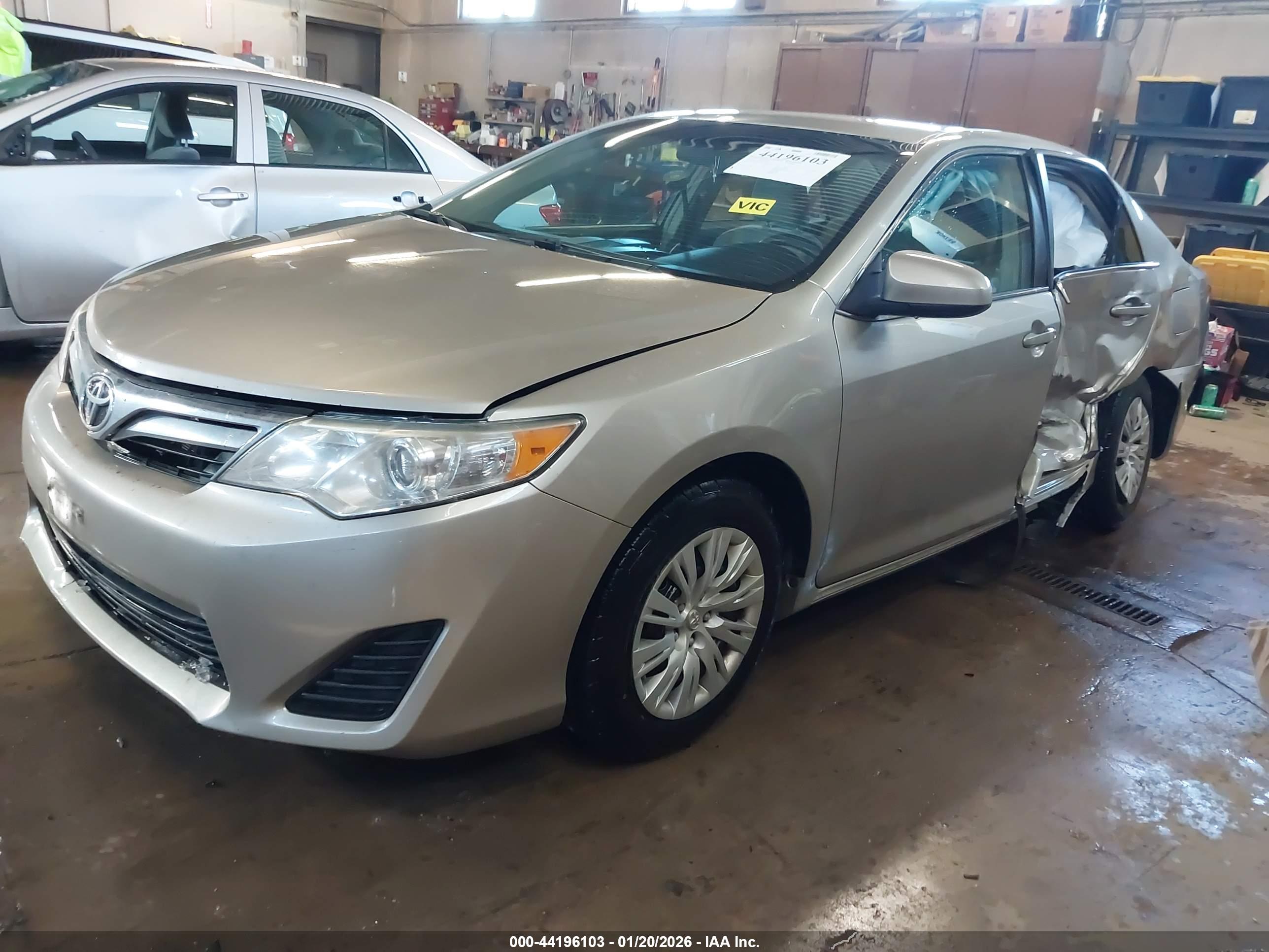 TOYOTA CAMRY image 2
