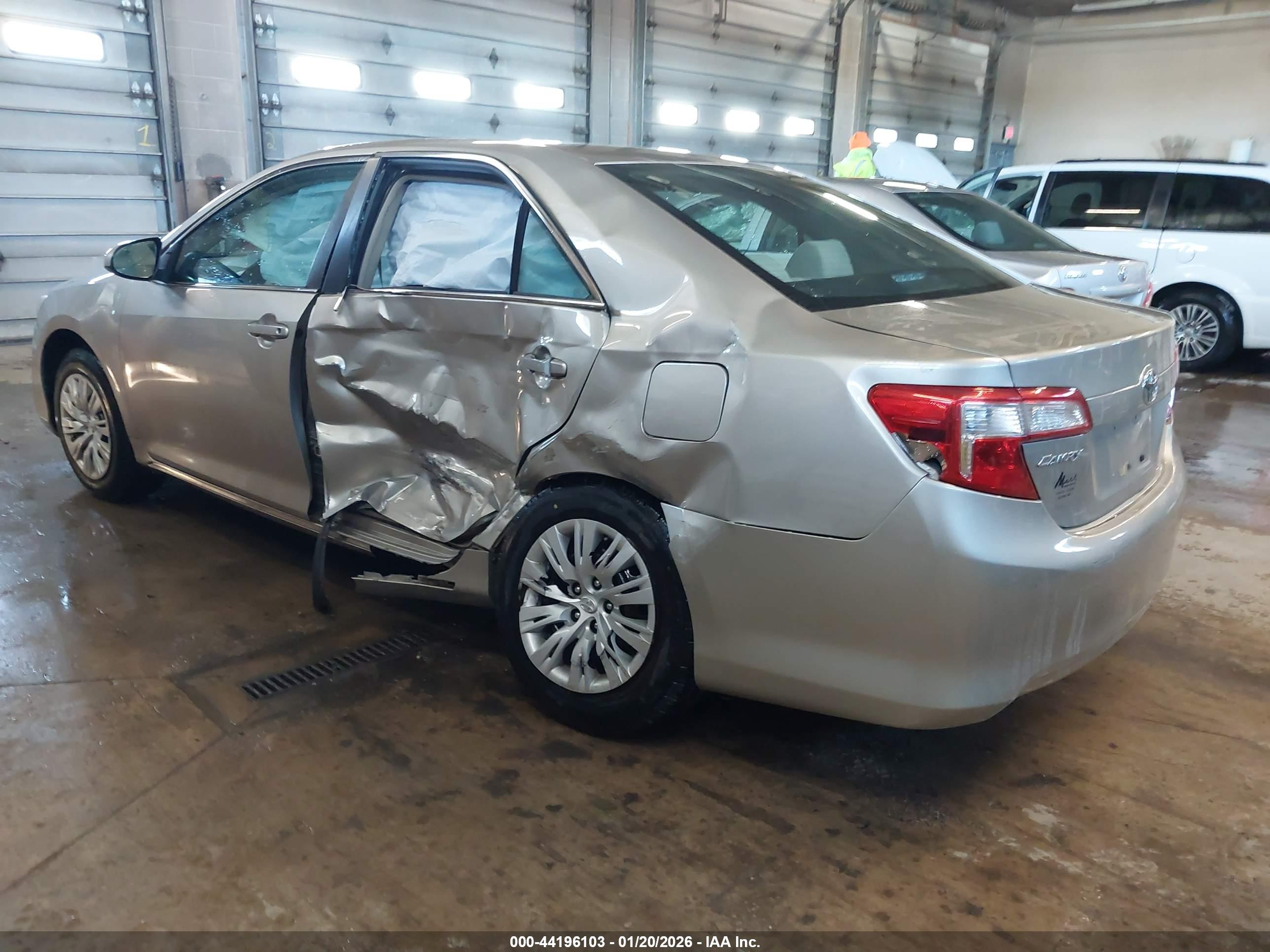 TOYOTA CAMRY image 3