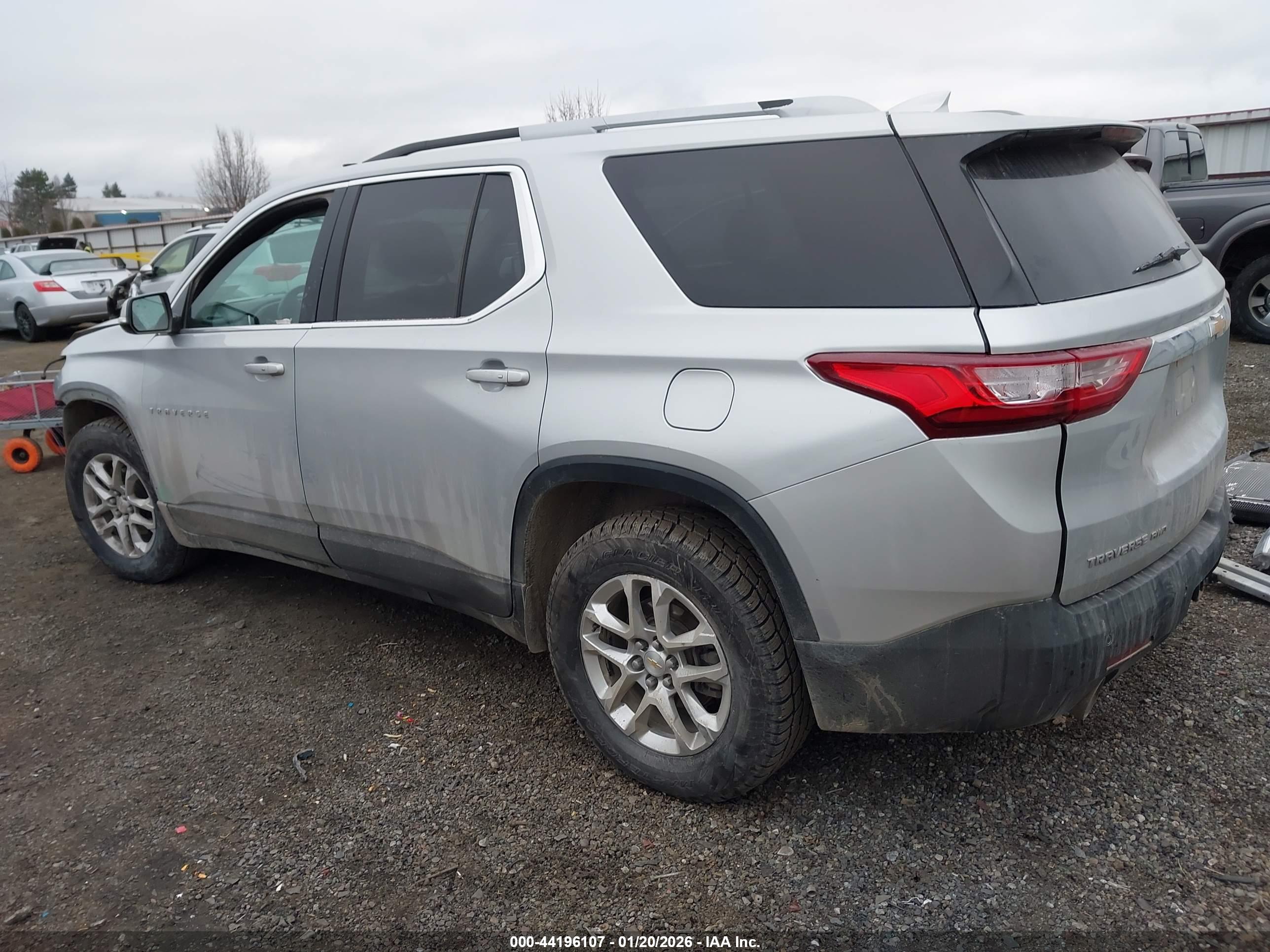 CHEVROLET TRAVERSE image 3