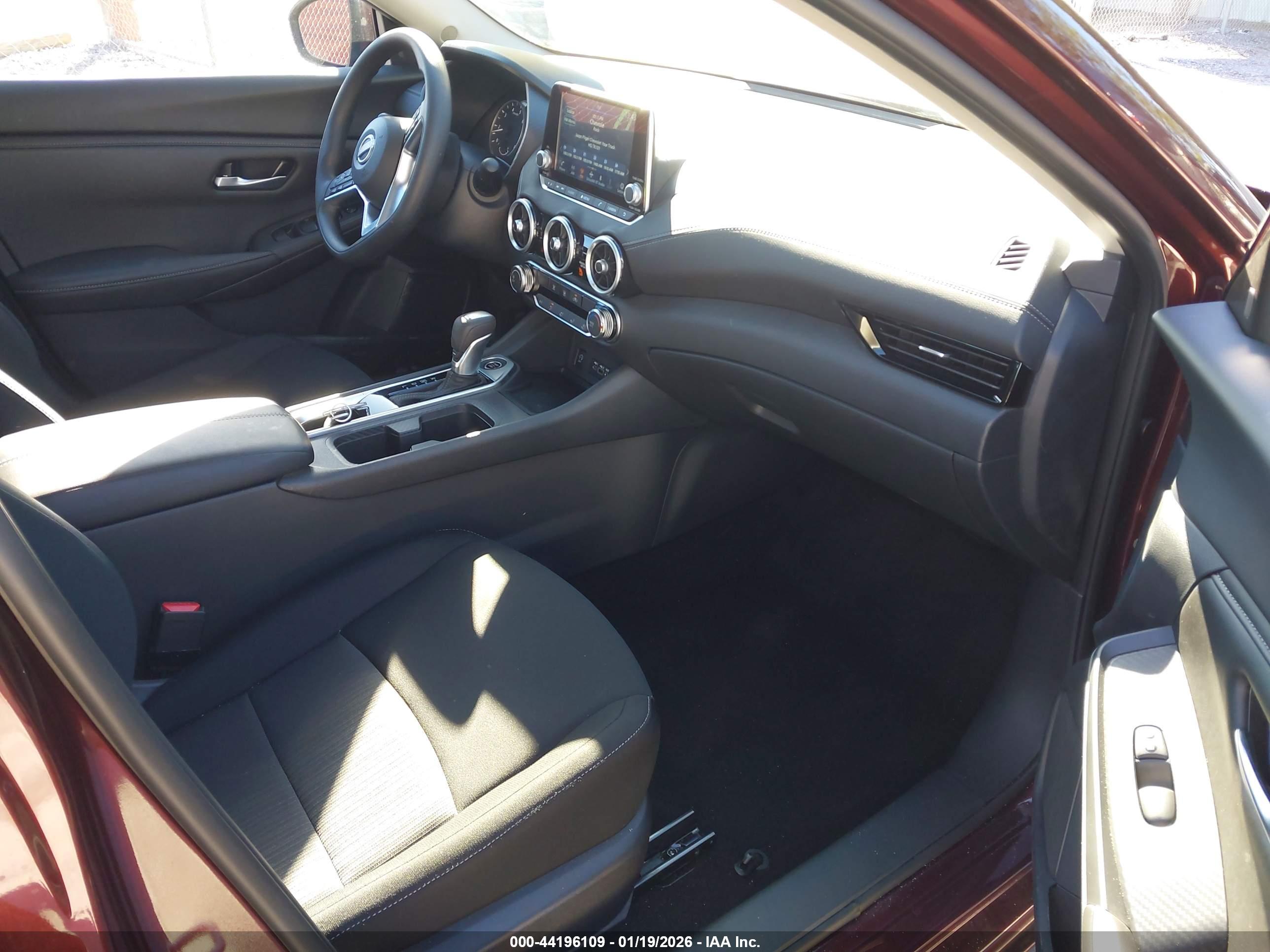 NISSAN SENTRA image 5