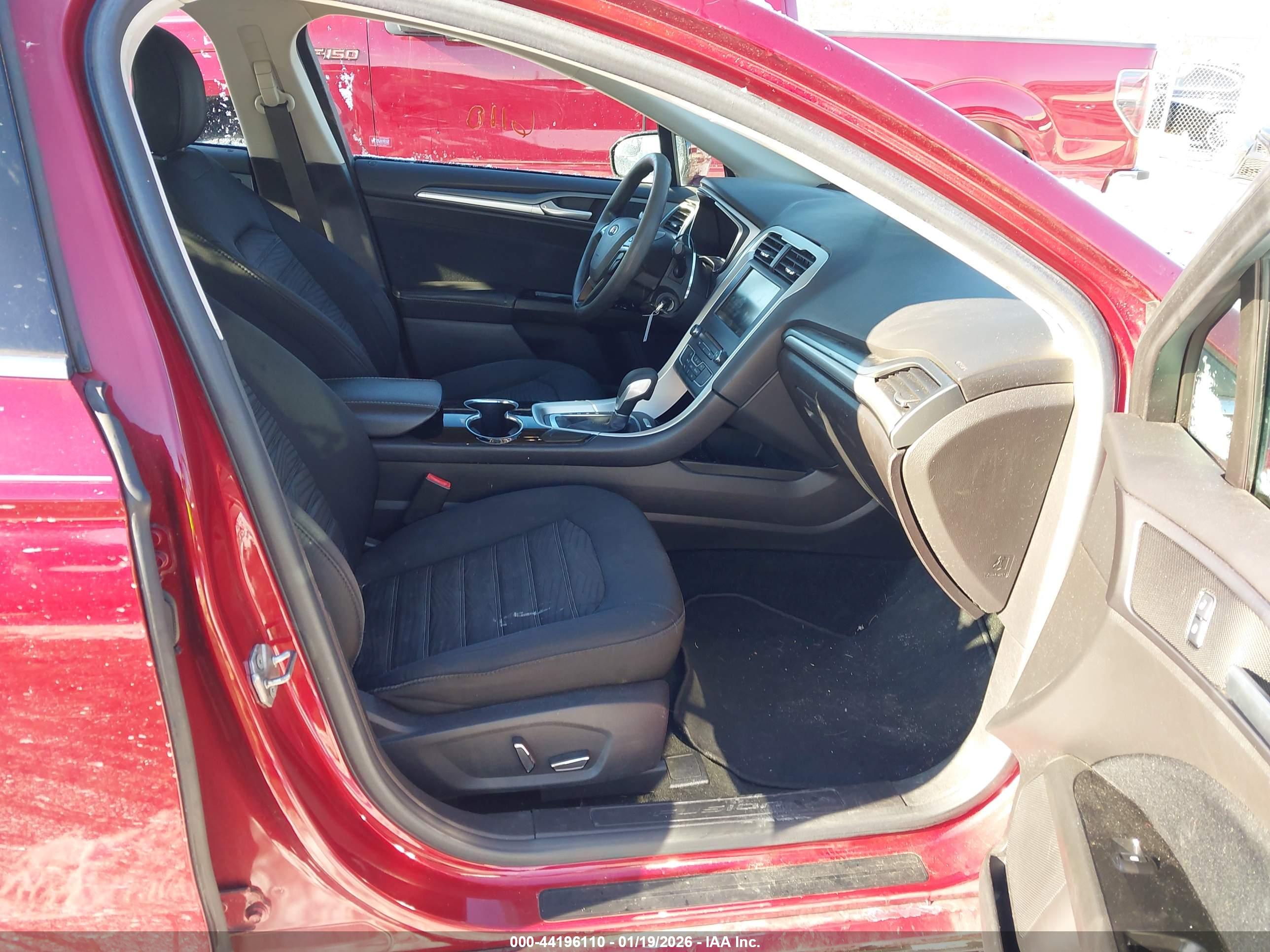 FORD FUSION image 5