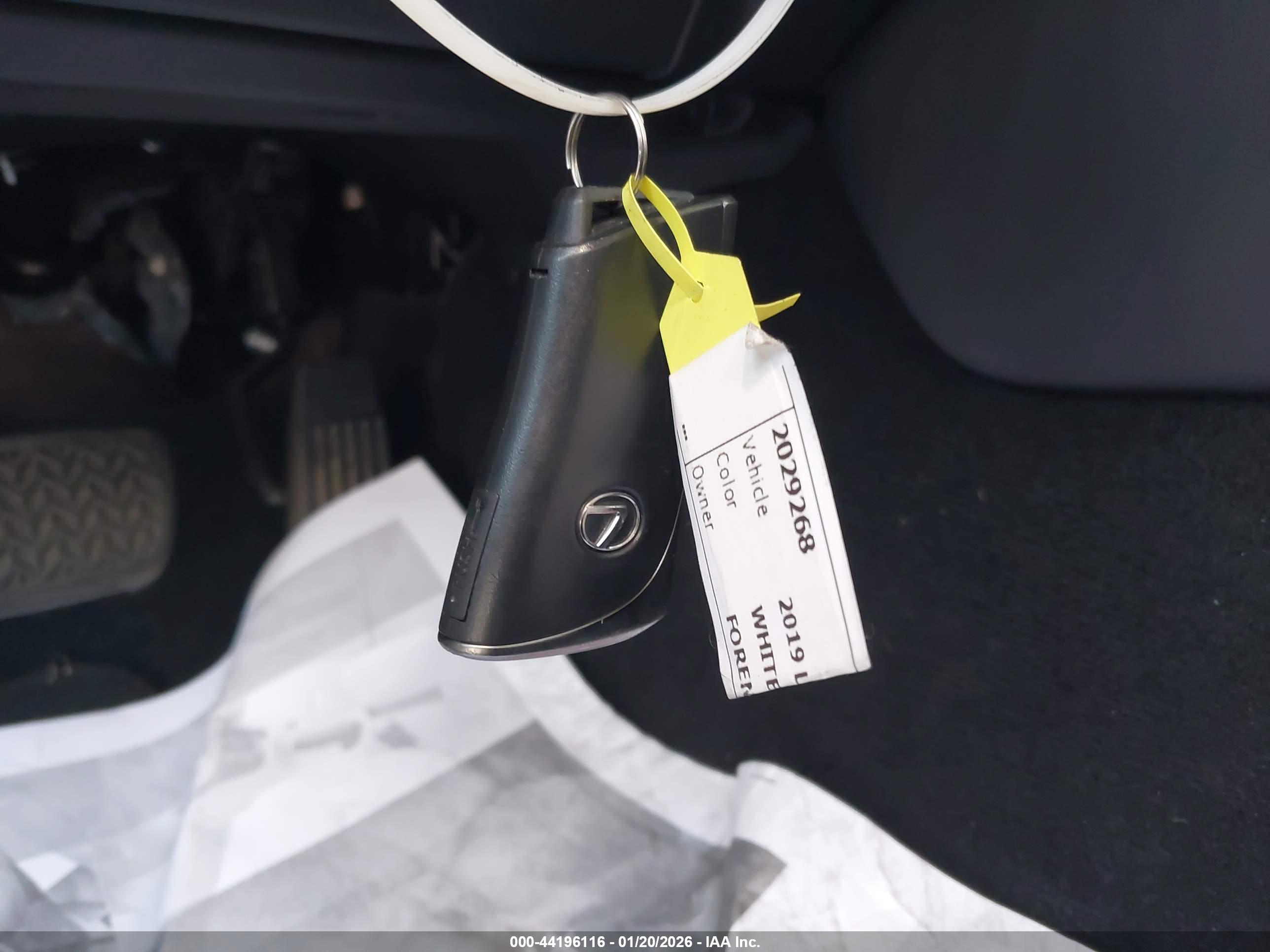 LEXUS ES image 11