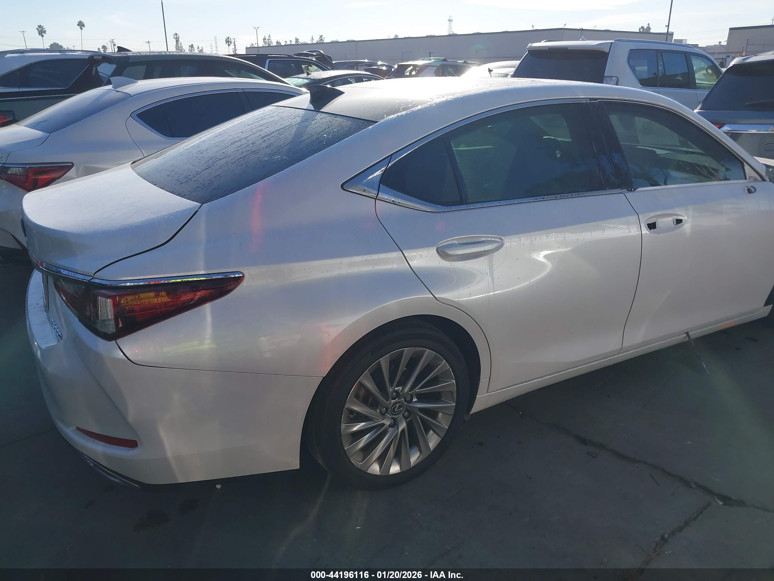 LEXUS ES image 4
