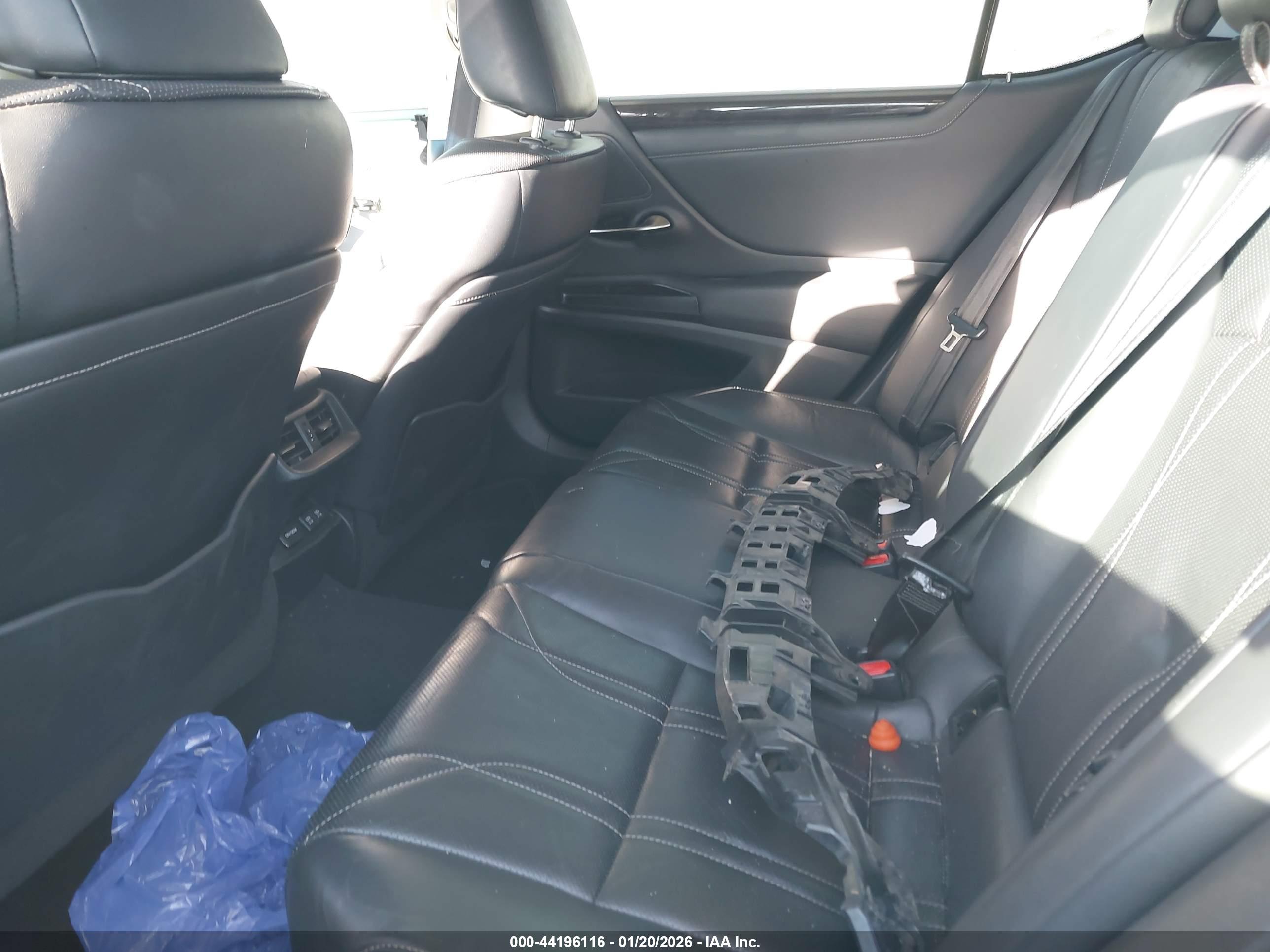 LEXUS ES image 8
