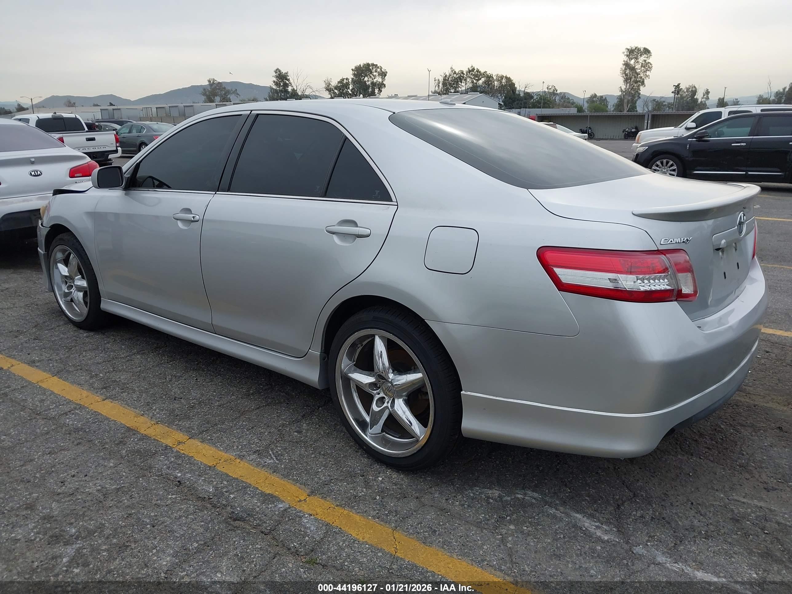 TOYOTA CAMRY image 3