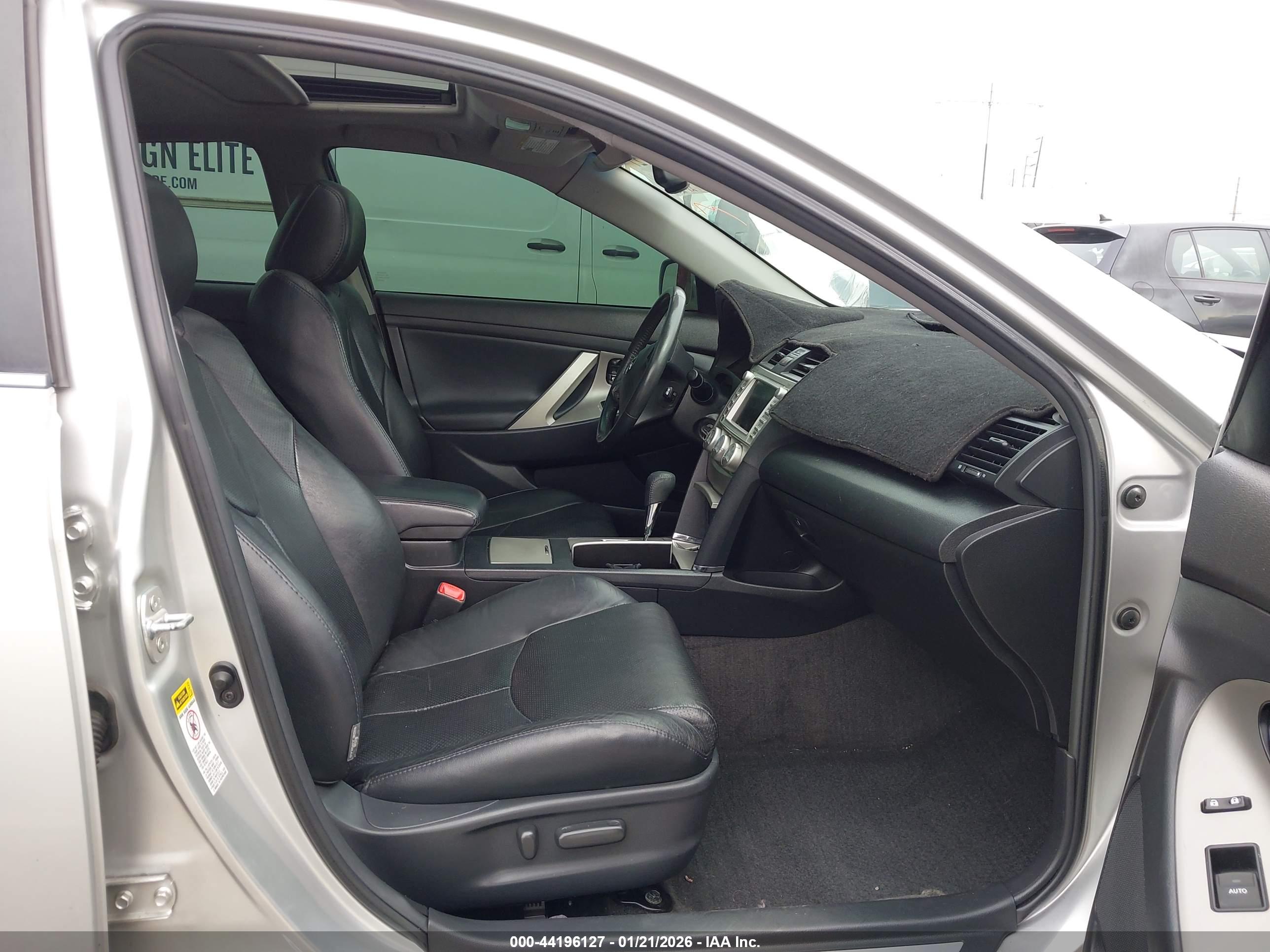 TOYOTA CAMRY image 5