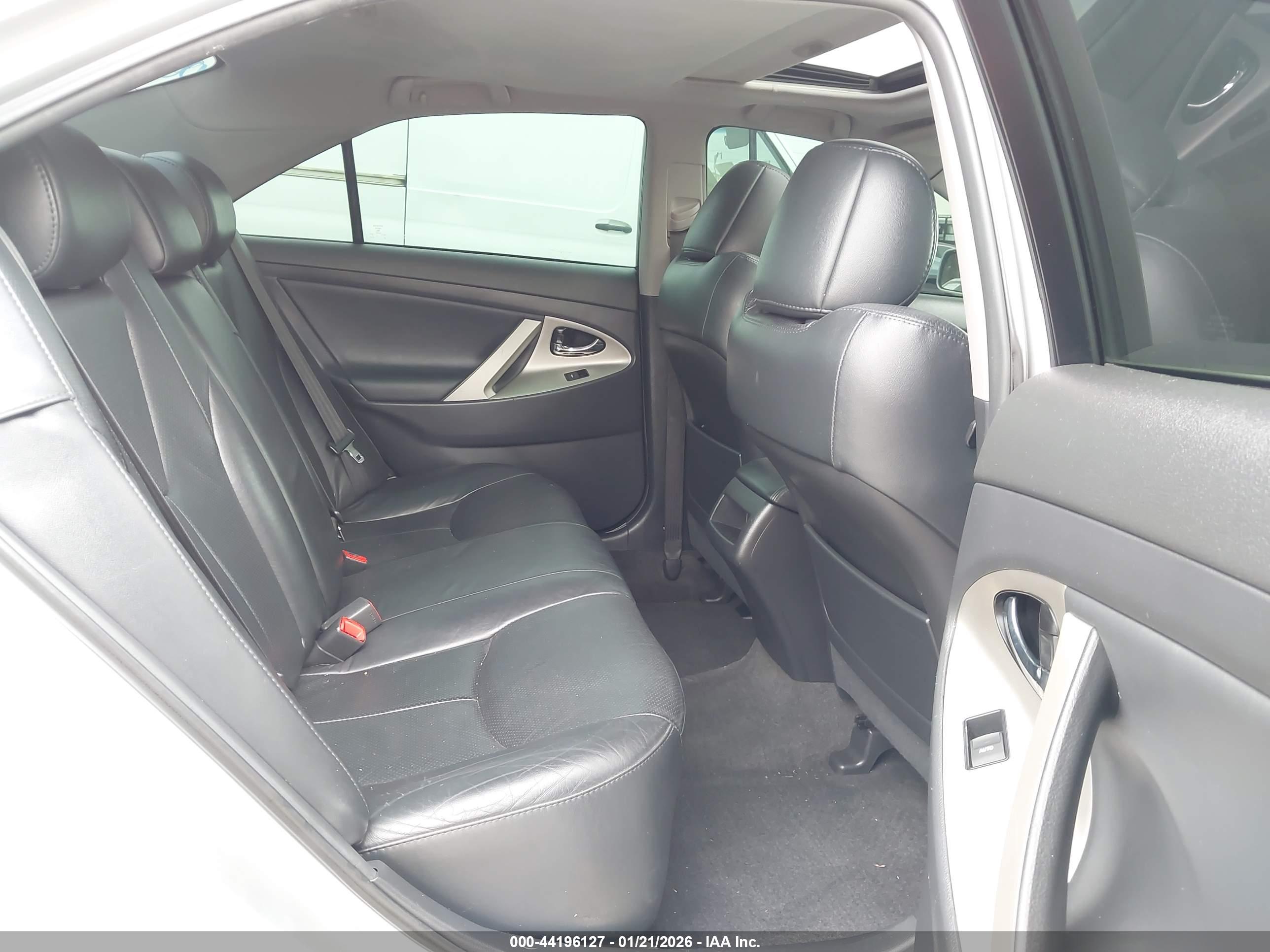 TOYOTA CAMRY image 8
