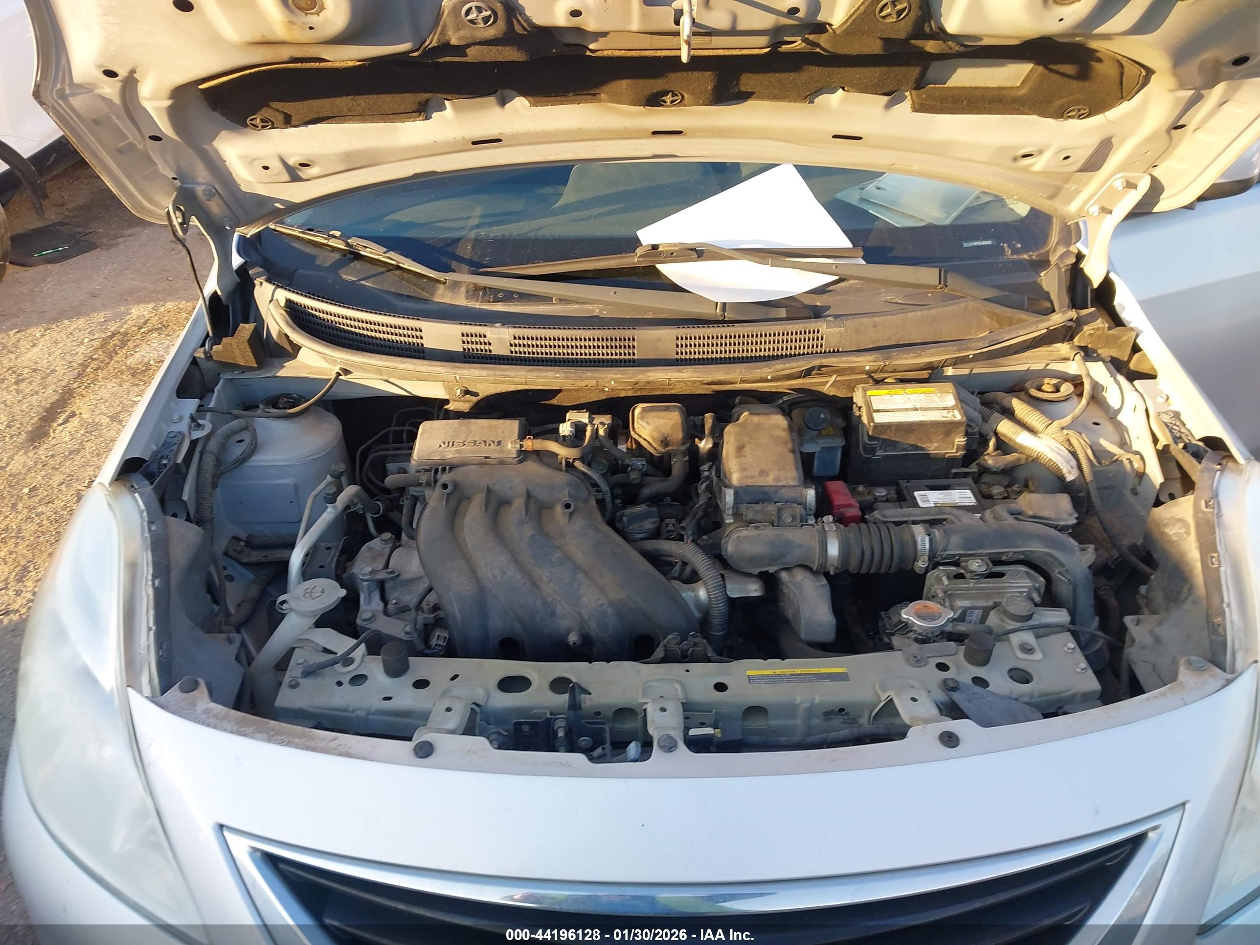 NISSAN VERSA image 10