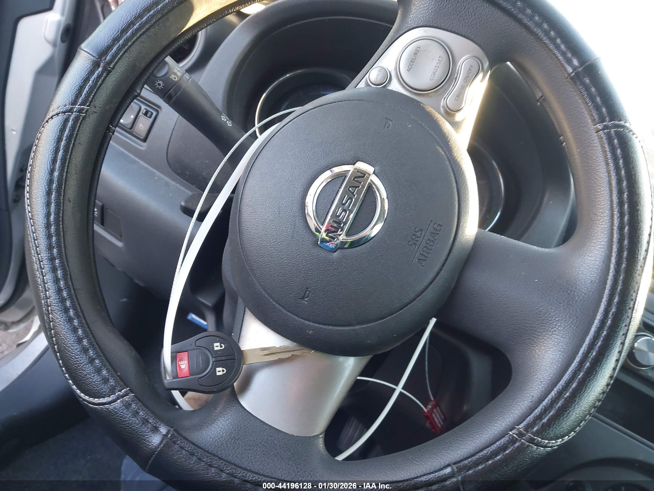 NISSAN VERSA image 11