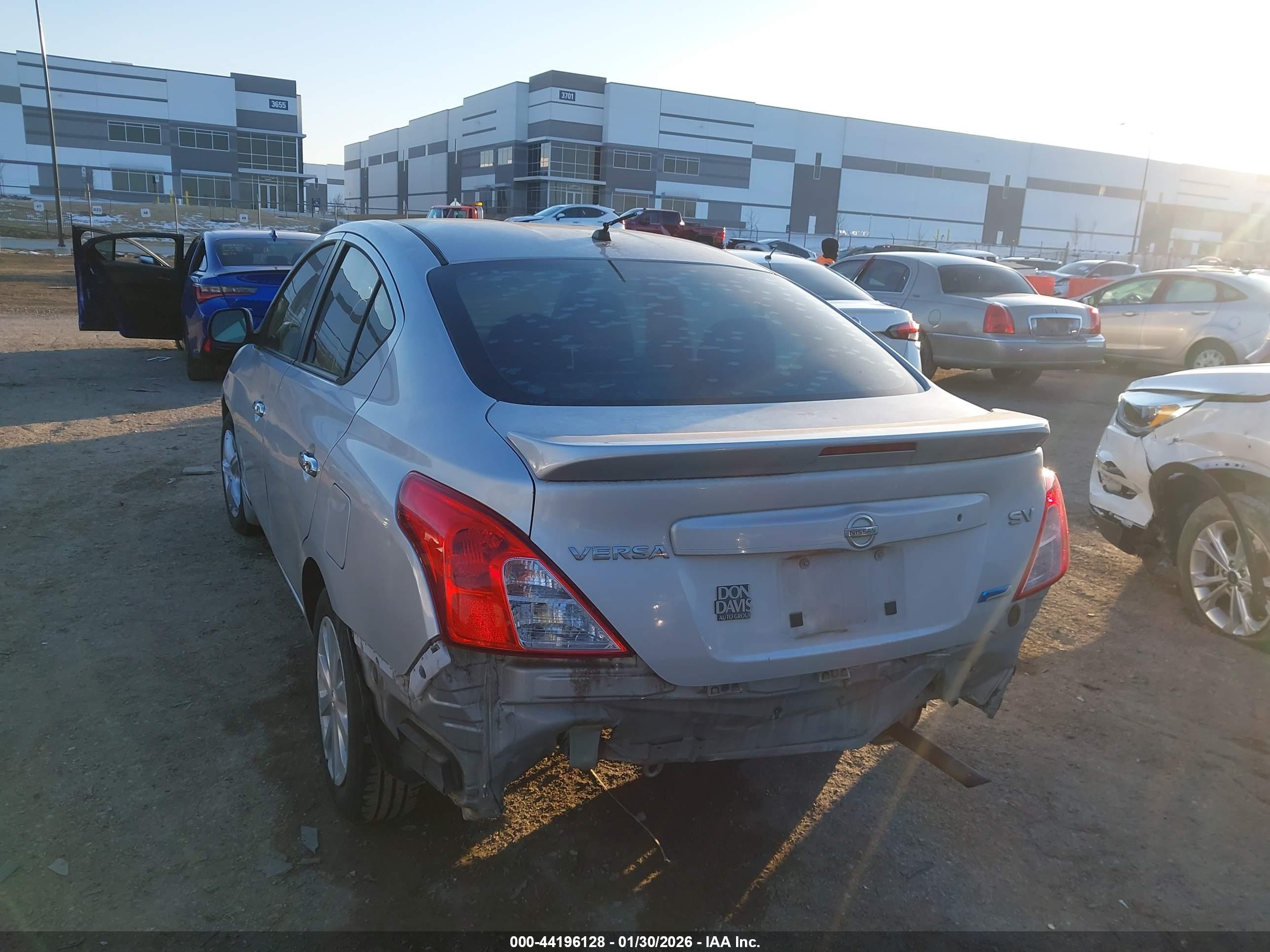 NISSAN VERSA image 3