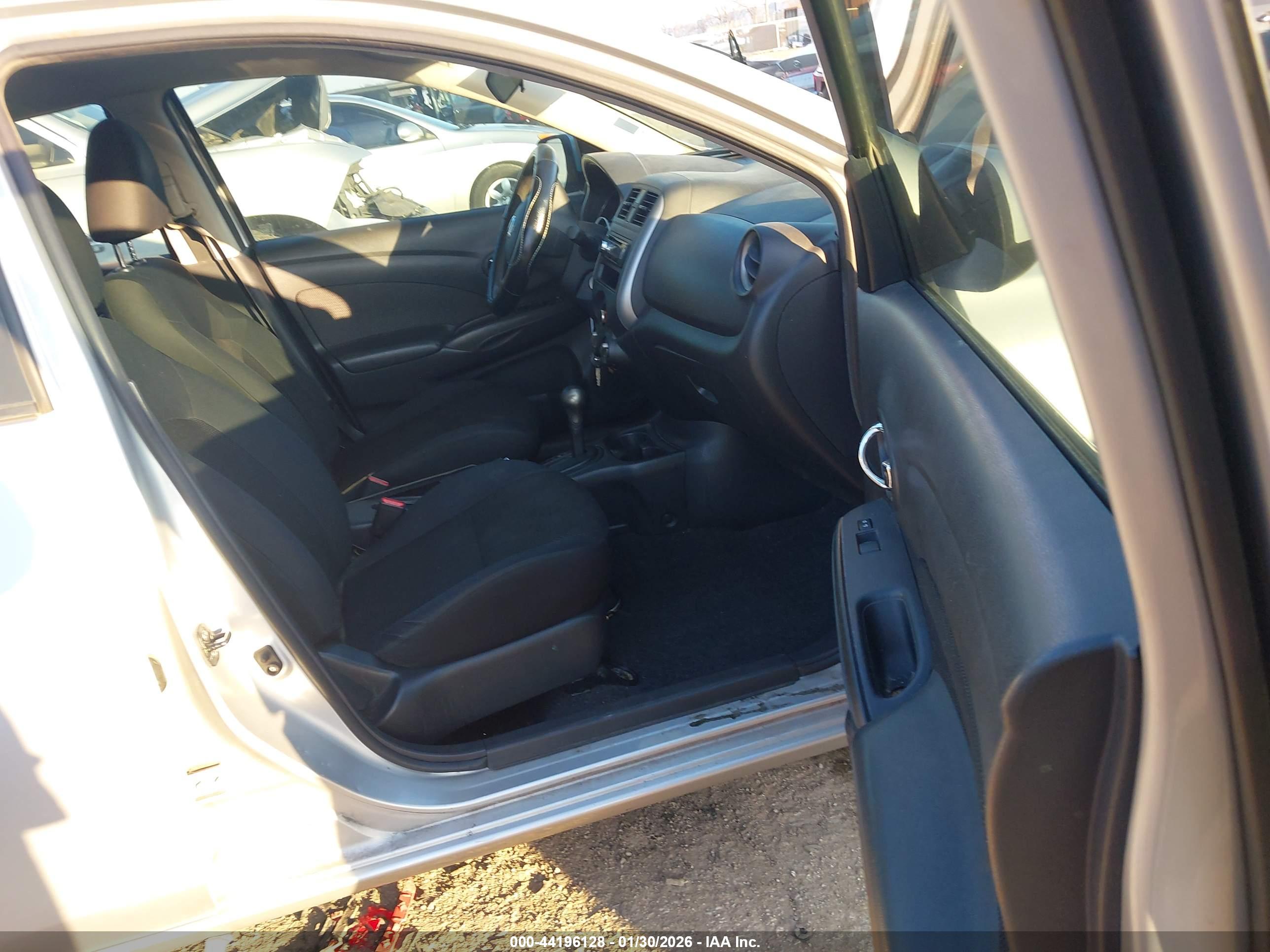 NISSAN VERSA image 5