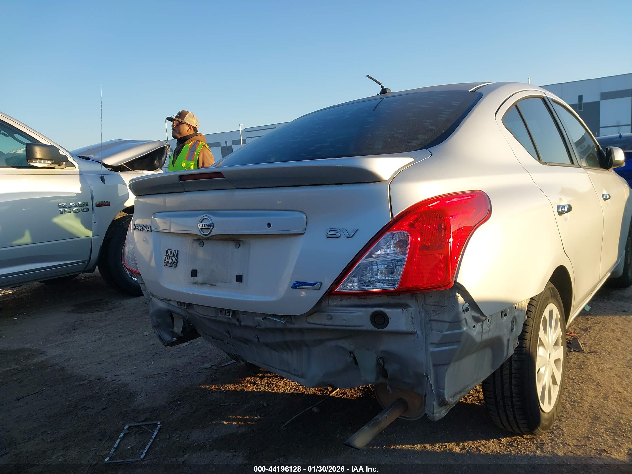 NISSAN VERSA image 6