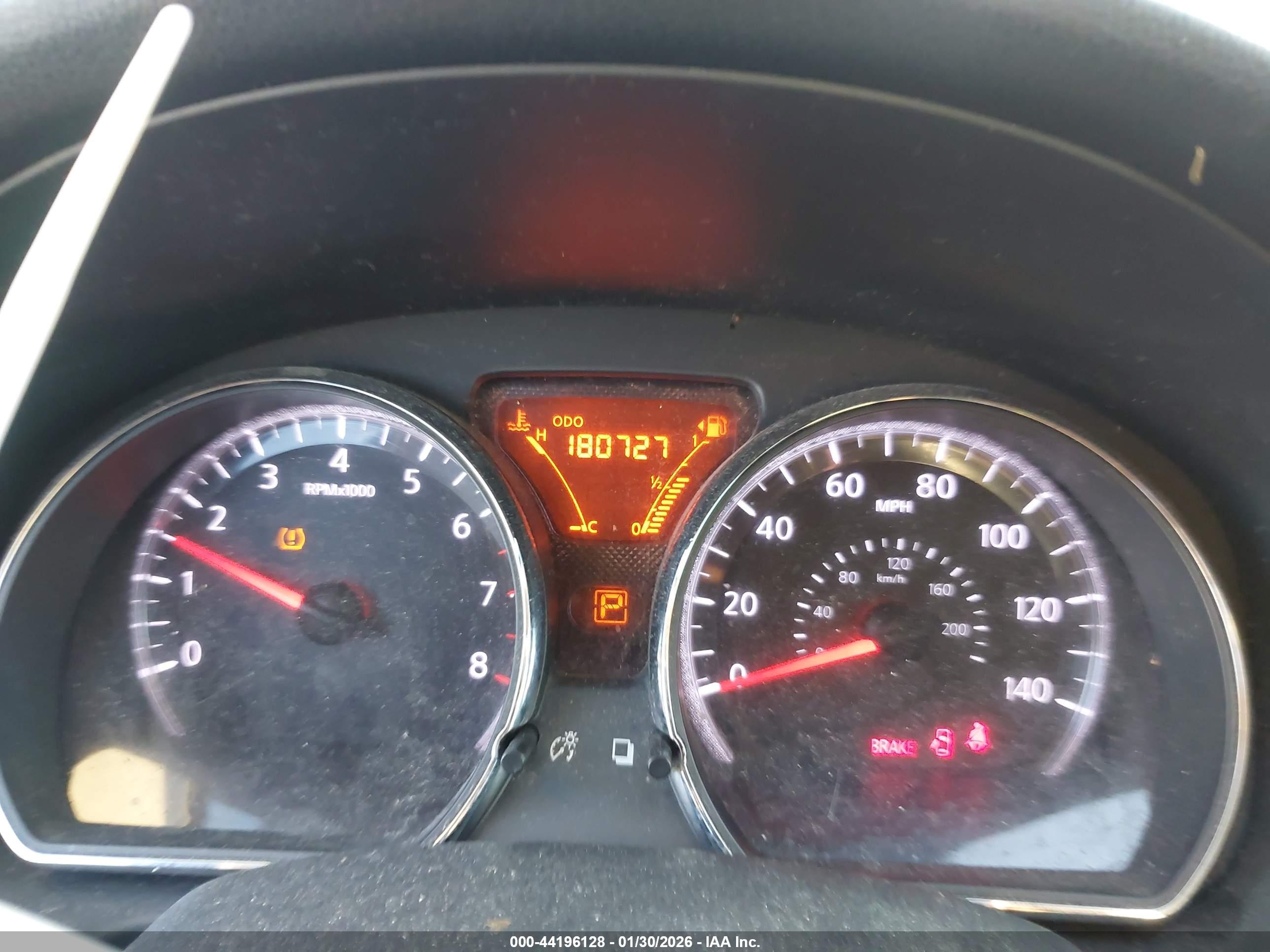 NISSAN VERSA image 7