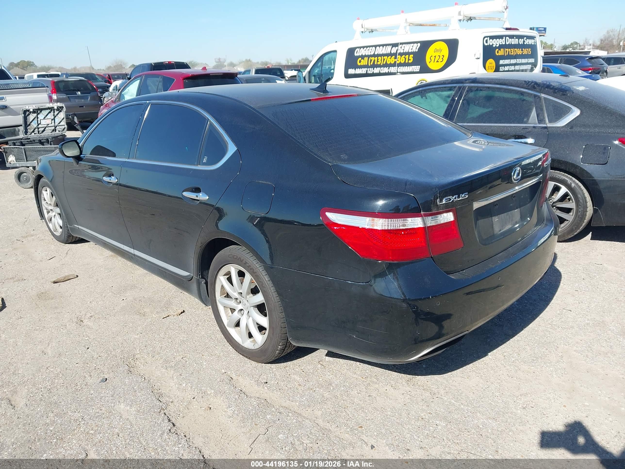 LEXUS LS image 3