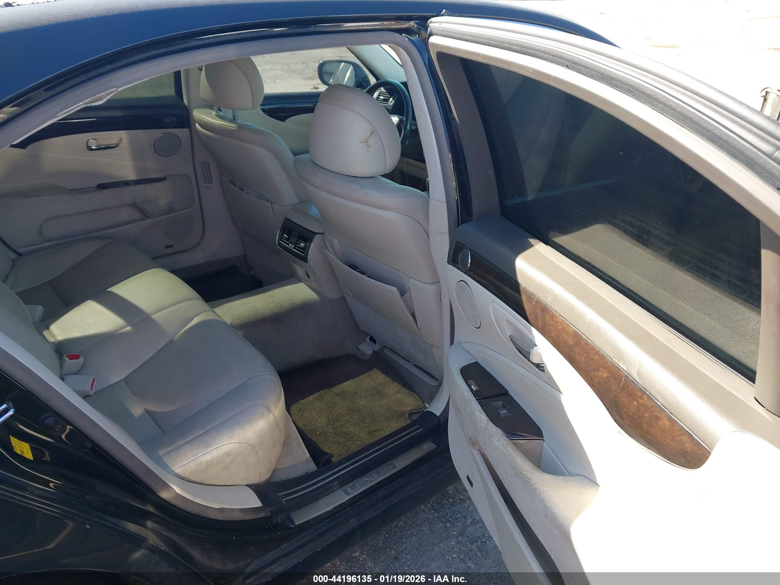 LEXUS LS image 8