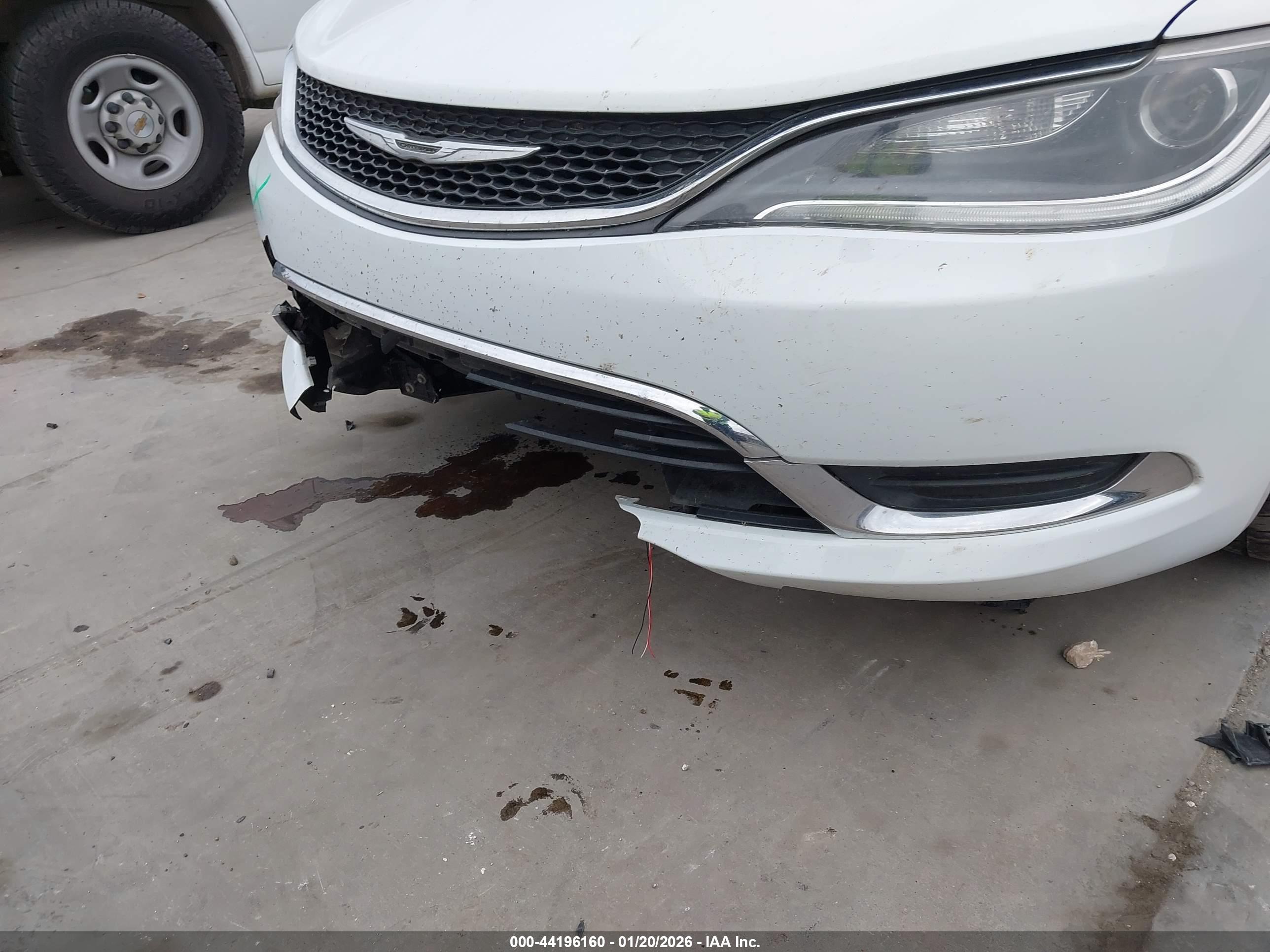 CHRYSLER 200 image 6
