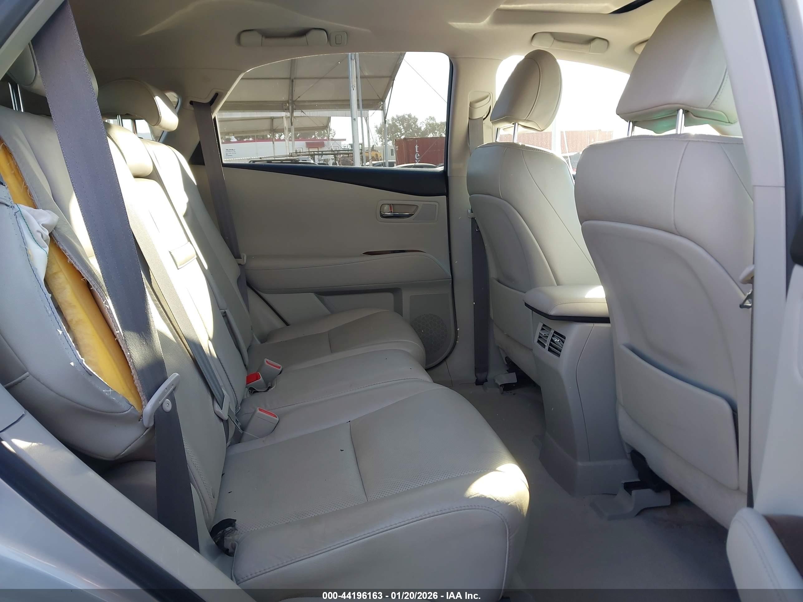 LEXUS RX image 8