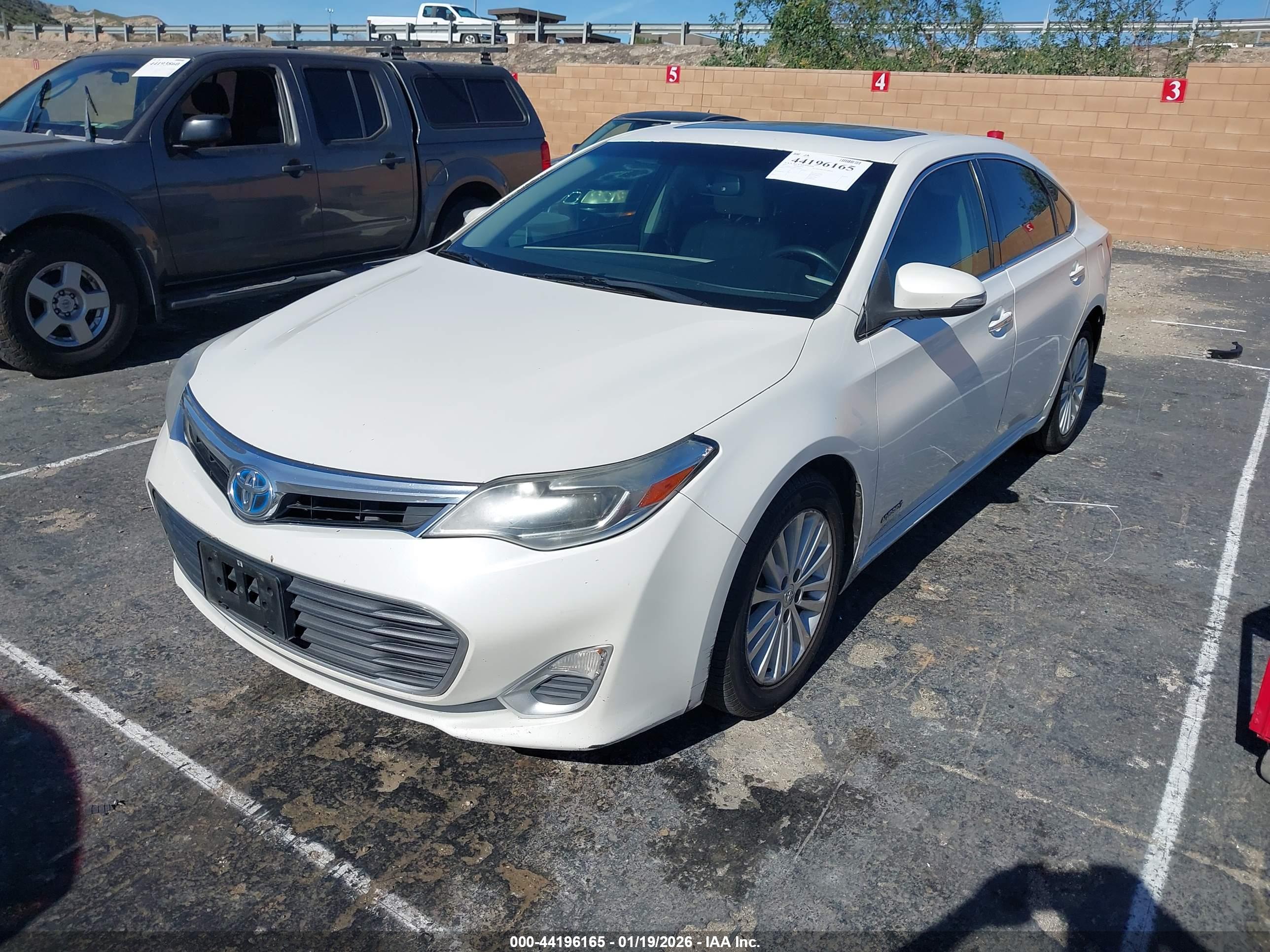TOYOTA AVALON image 2