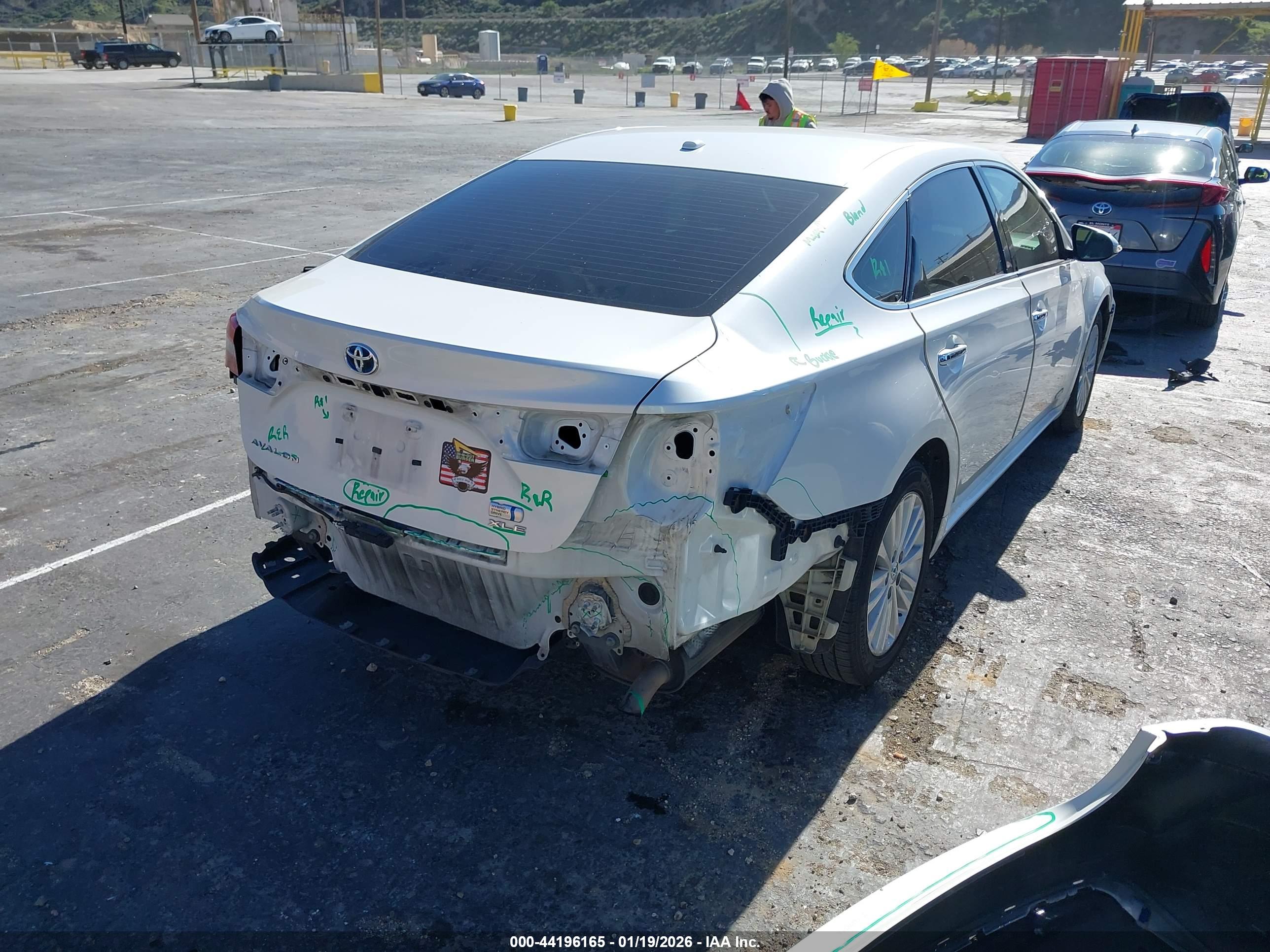 TOYOTA AVALON image 4
