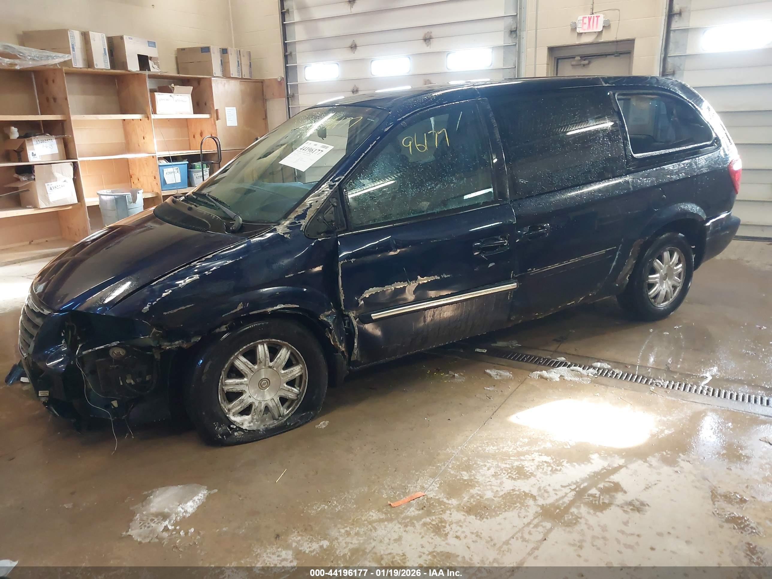 CHRYSLER TOWN image 2