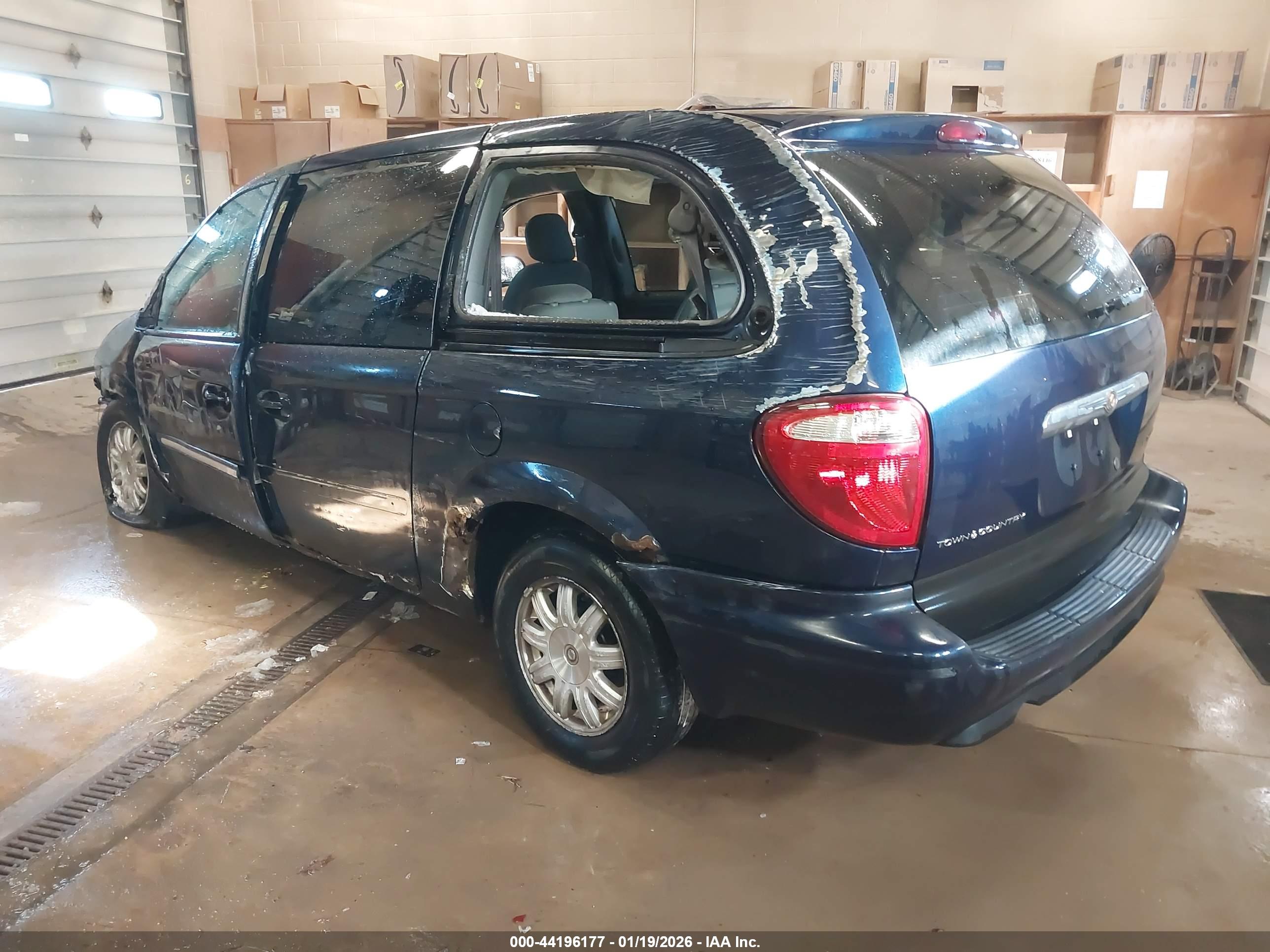 CHRYSLER TOWN image 3