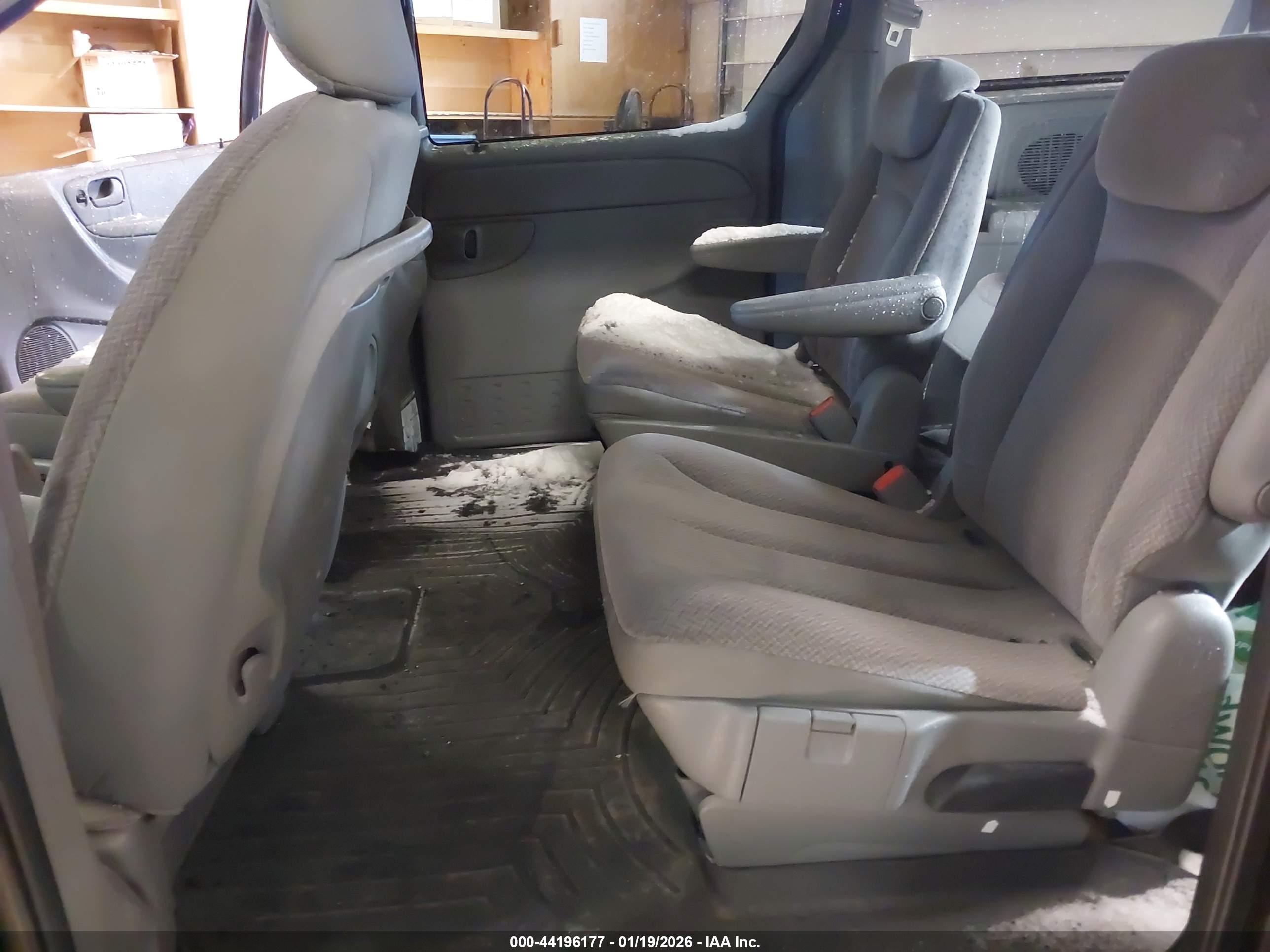 CHRYSLER TOWN image 8